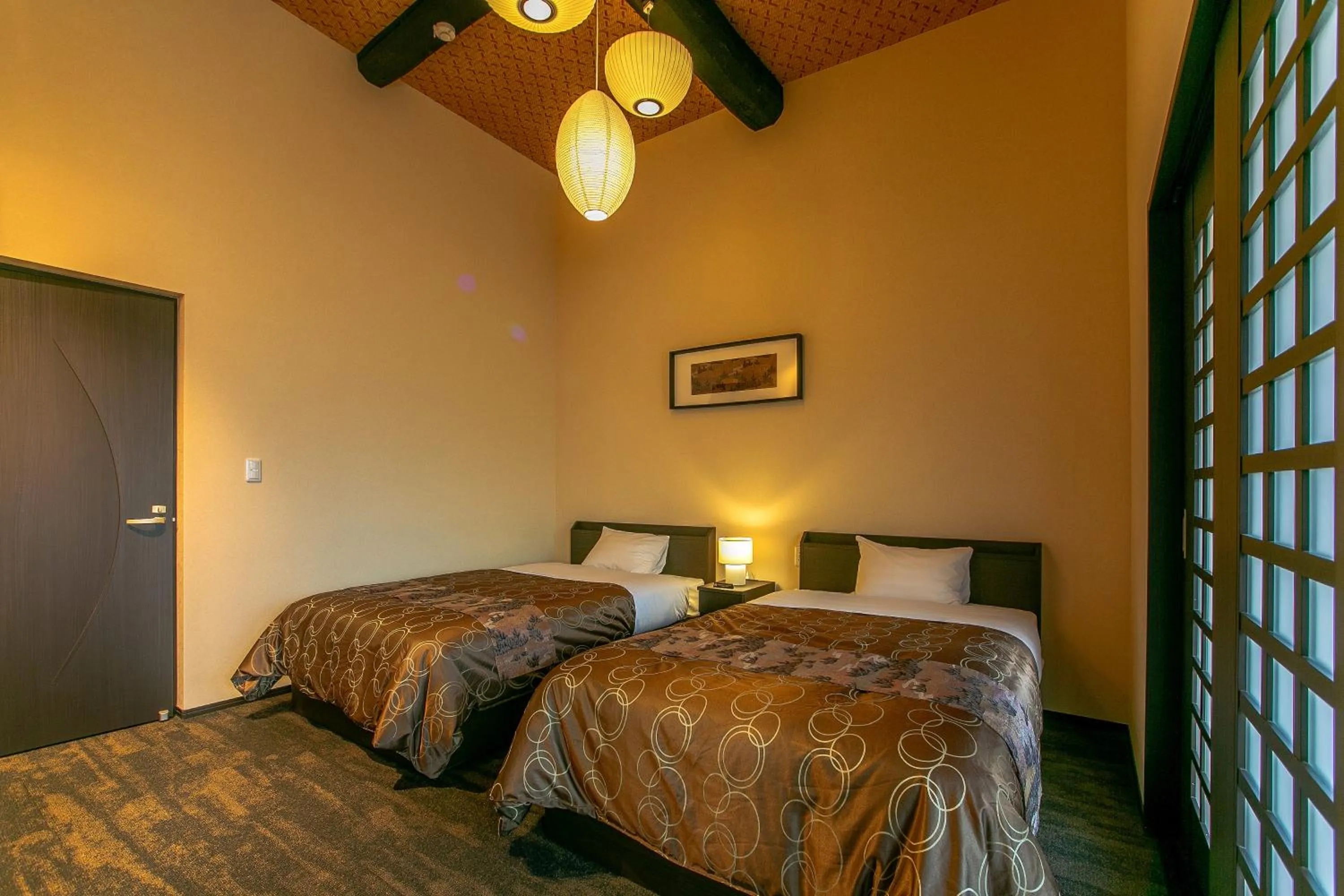 Photo of the whole room, Bed in Yufuin Lamp no Yado