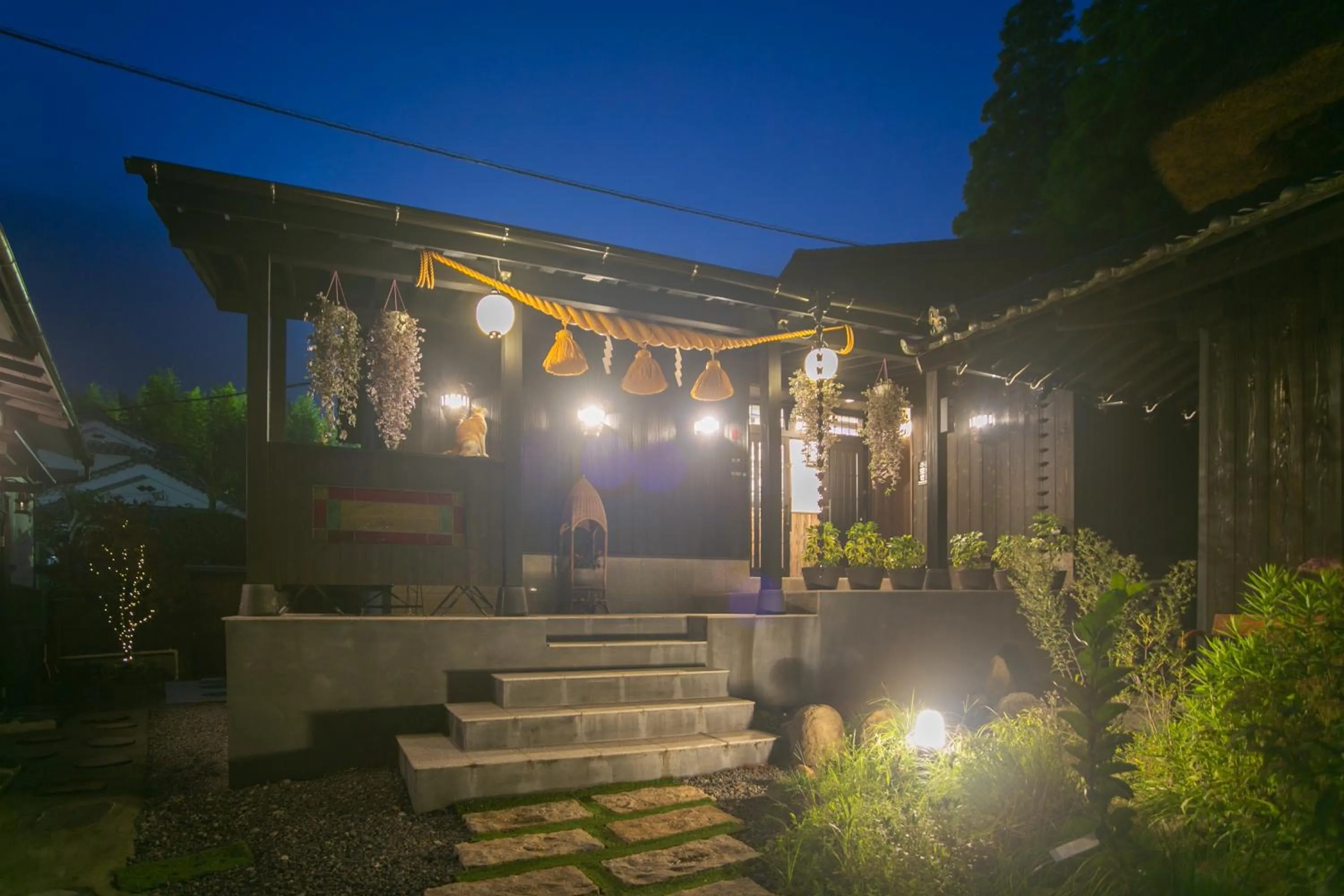 Facade/entrance in Yufuin Lamp no Yado