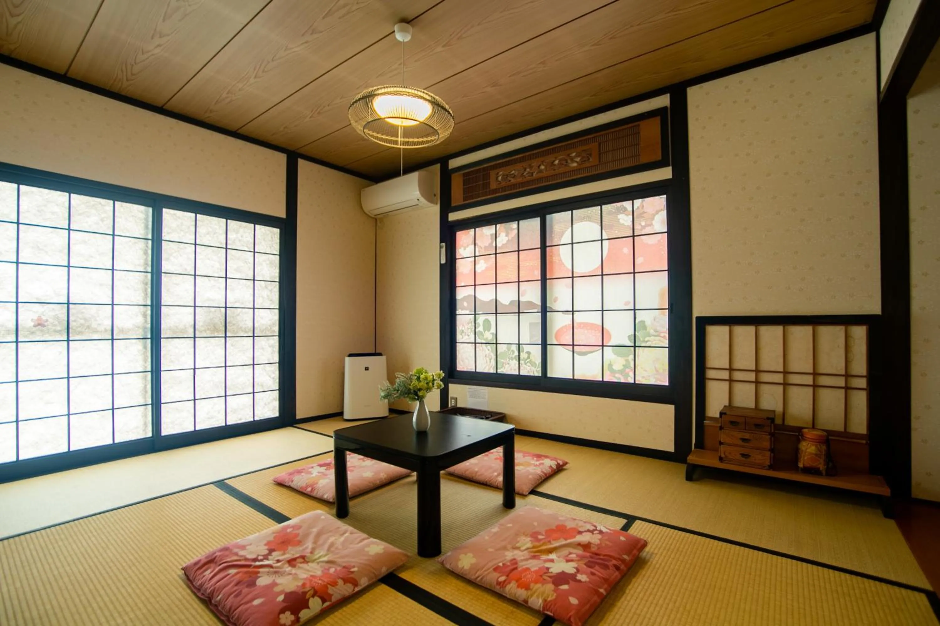 Photo of the whole room in Yufuin Lamp no Yado