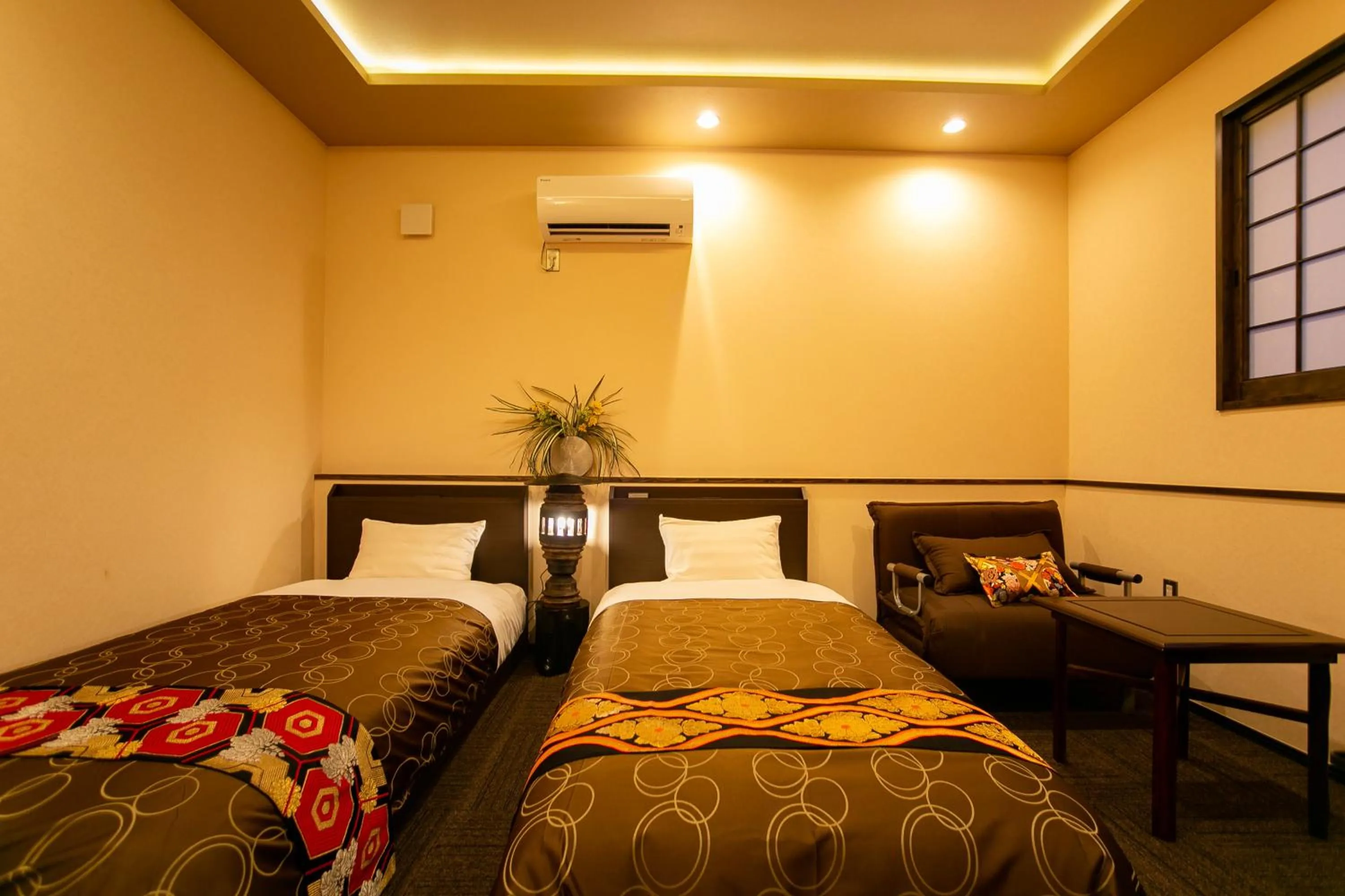 Photo of the whole room, Bed in Yufuin Lamp no Yado