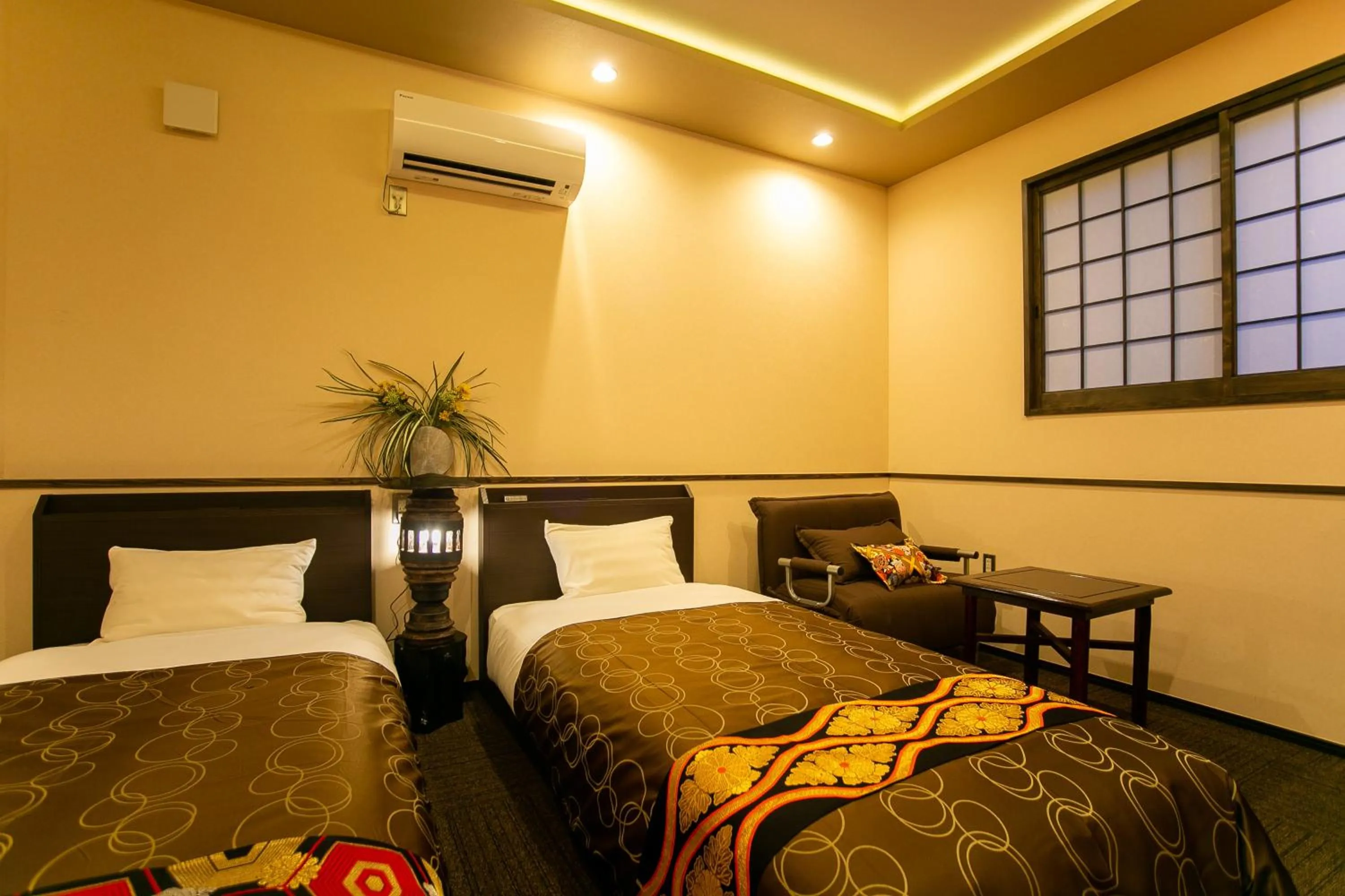 Photo of the whole room, Bed in Yufuin Lamp no Yado