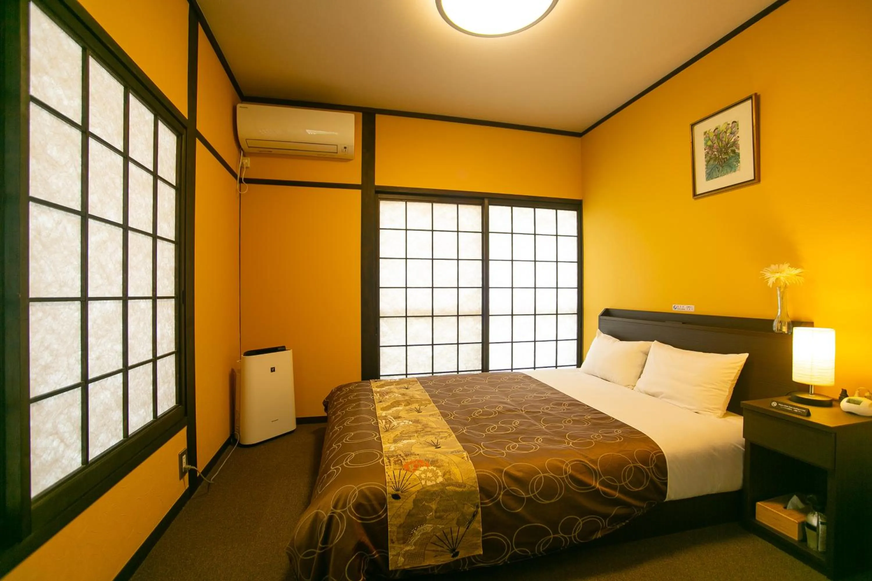 Bed in Yufuin Lamp no Yado
