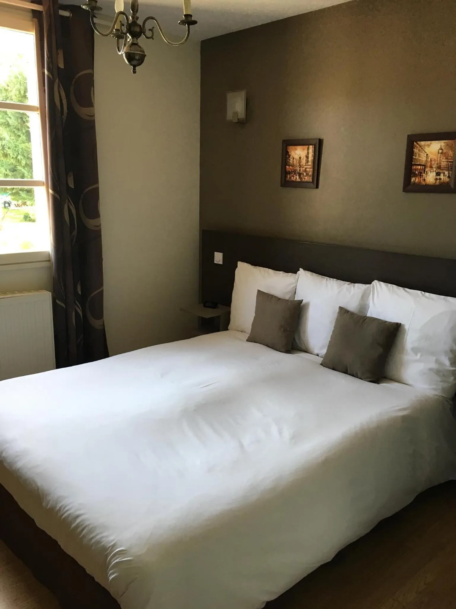 Bed in Logis Hôtel Restaurant La Bastide