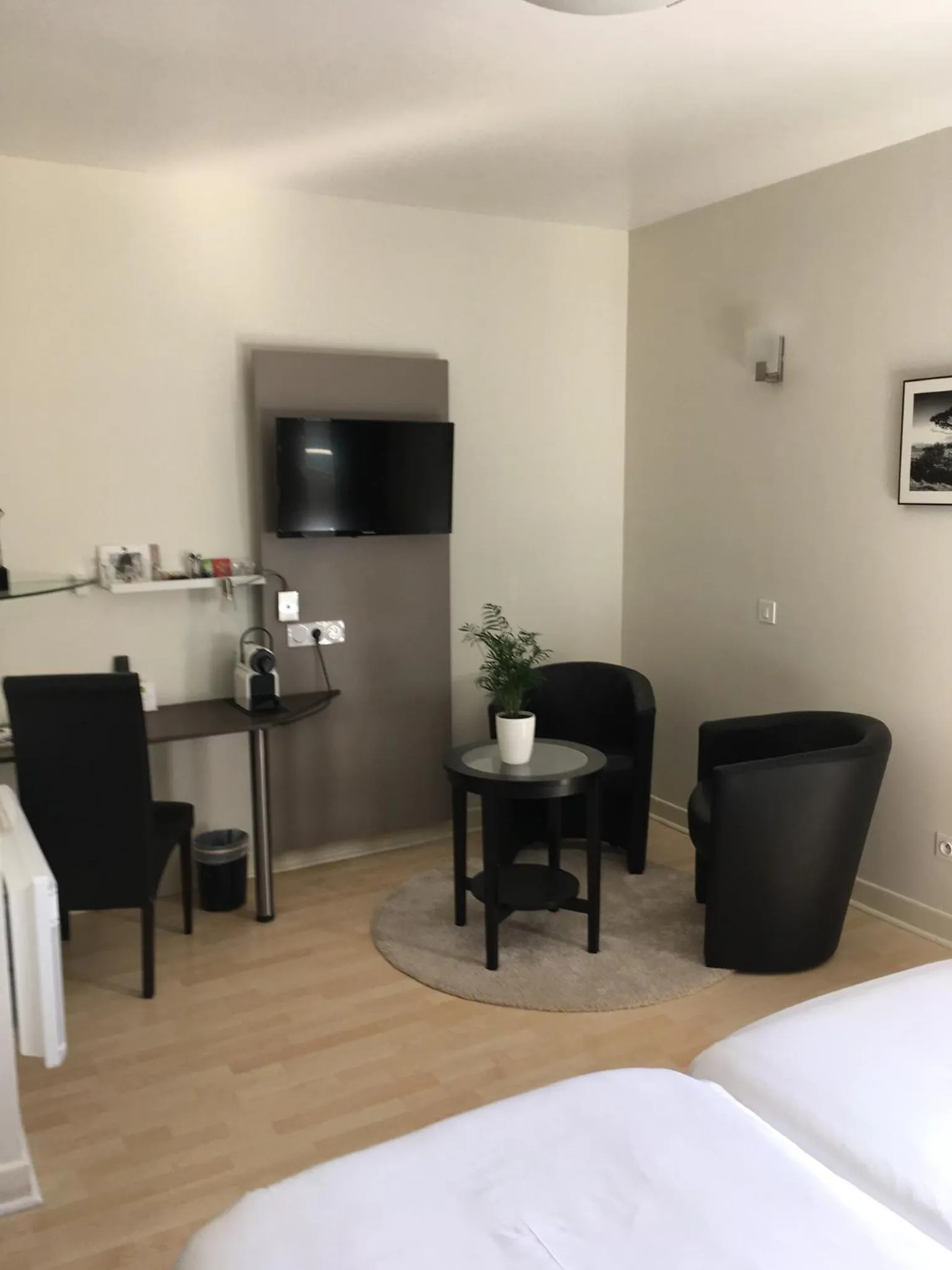 Coffee/tea facilities in Logis Hôtel Restaurant La Bastide