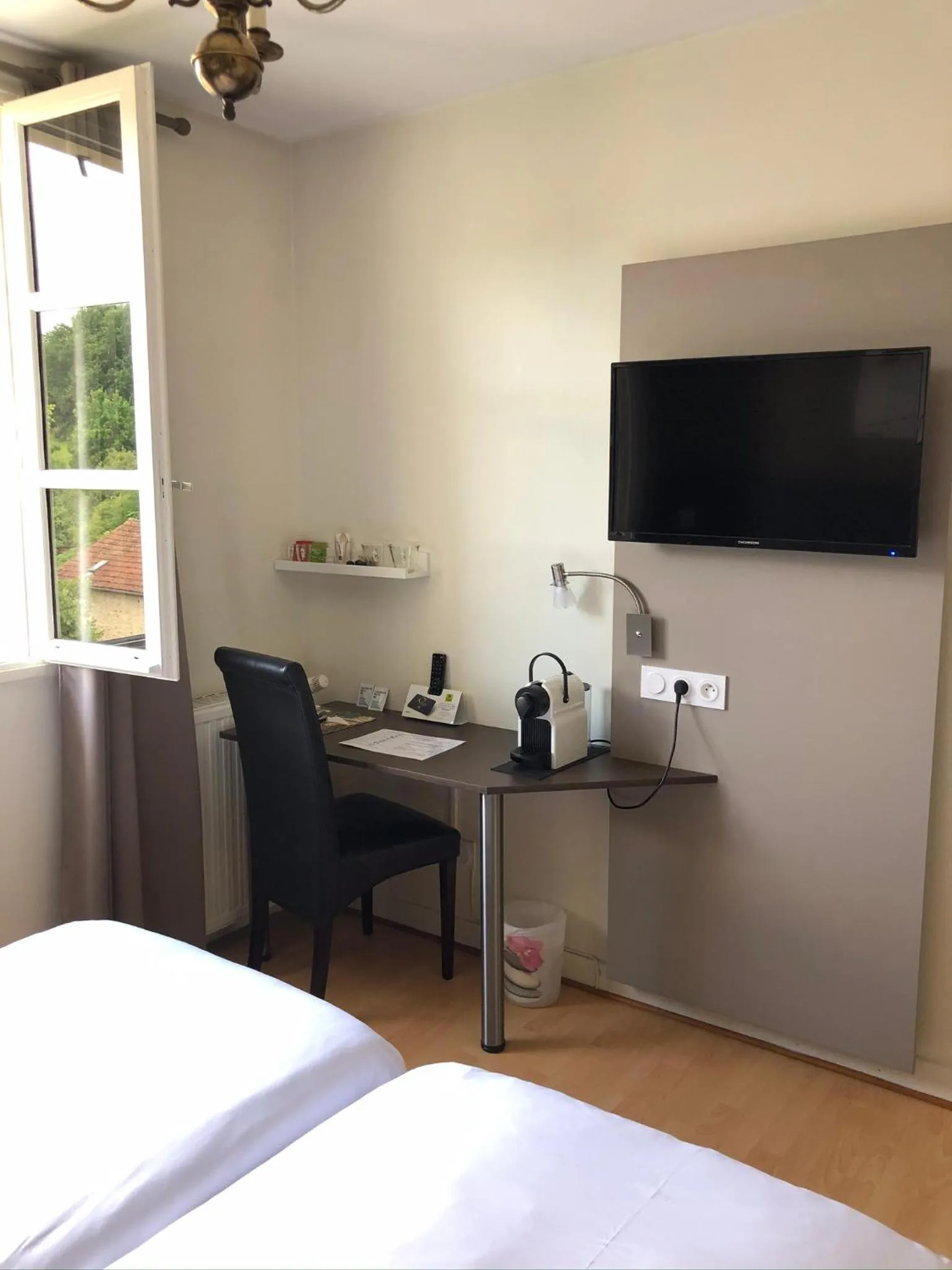 Coffee/tea facilities in Logis Hôtel Restaurant La Bastide