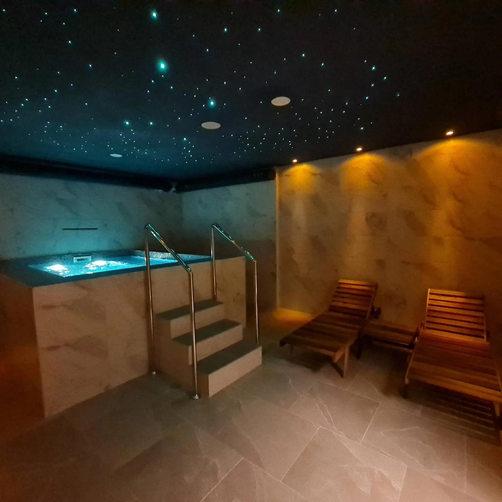 Hot Tub in Wellness&Spa Hotel Astorya