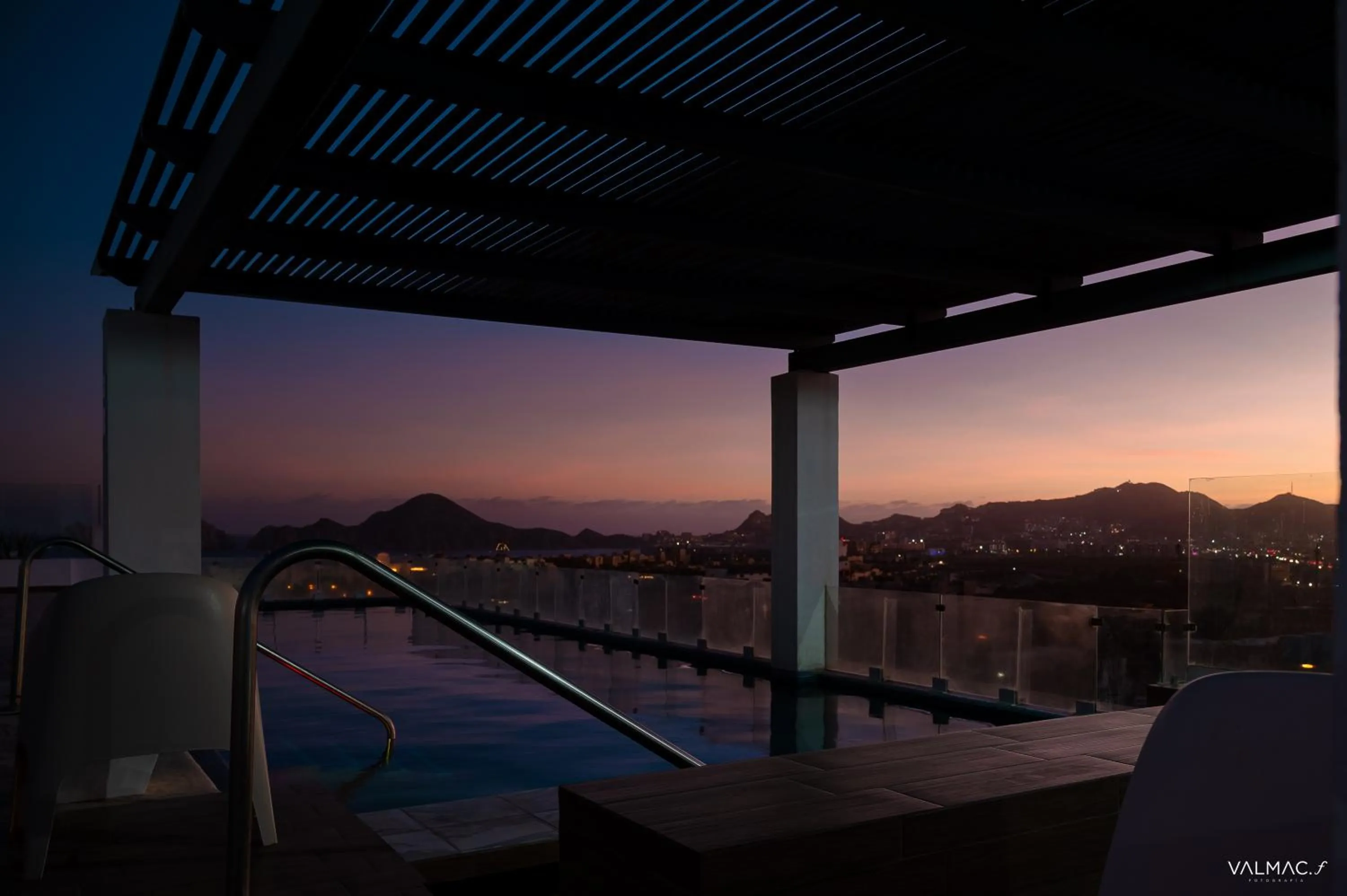 Swimming pool in Comfort Inn & Suites Los Cabos