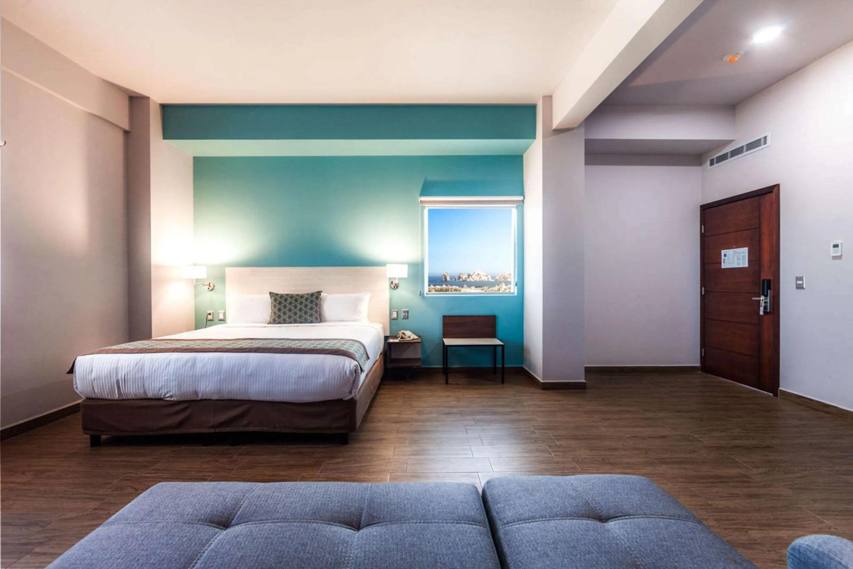 Photo of the whole room, Bed in Comfort Inn & Suites Los Cabos