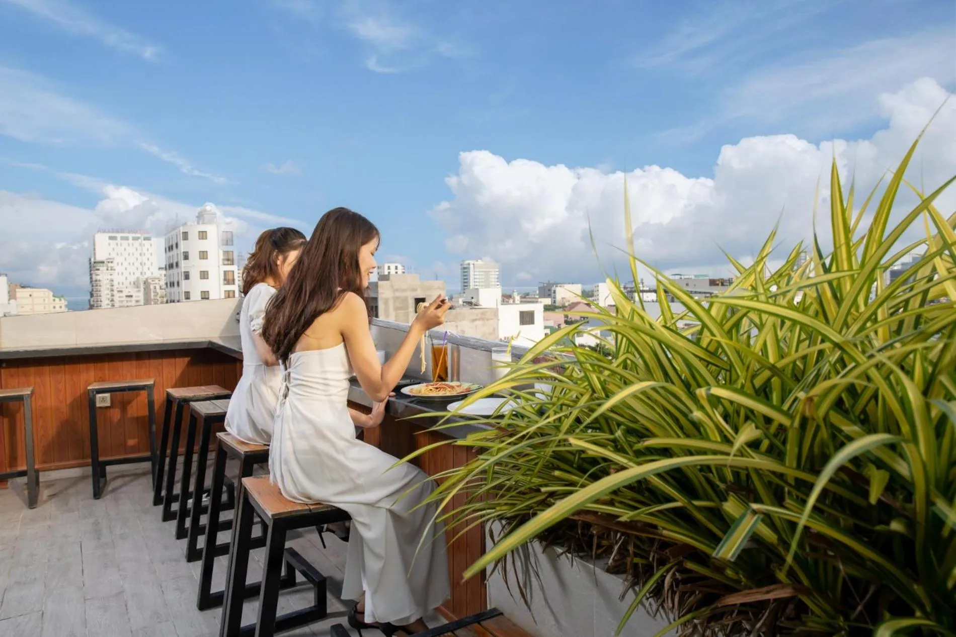 Restaurant/places to eat in Hanami Hotel Danang