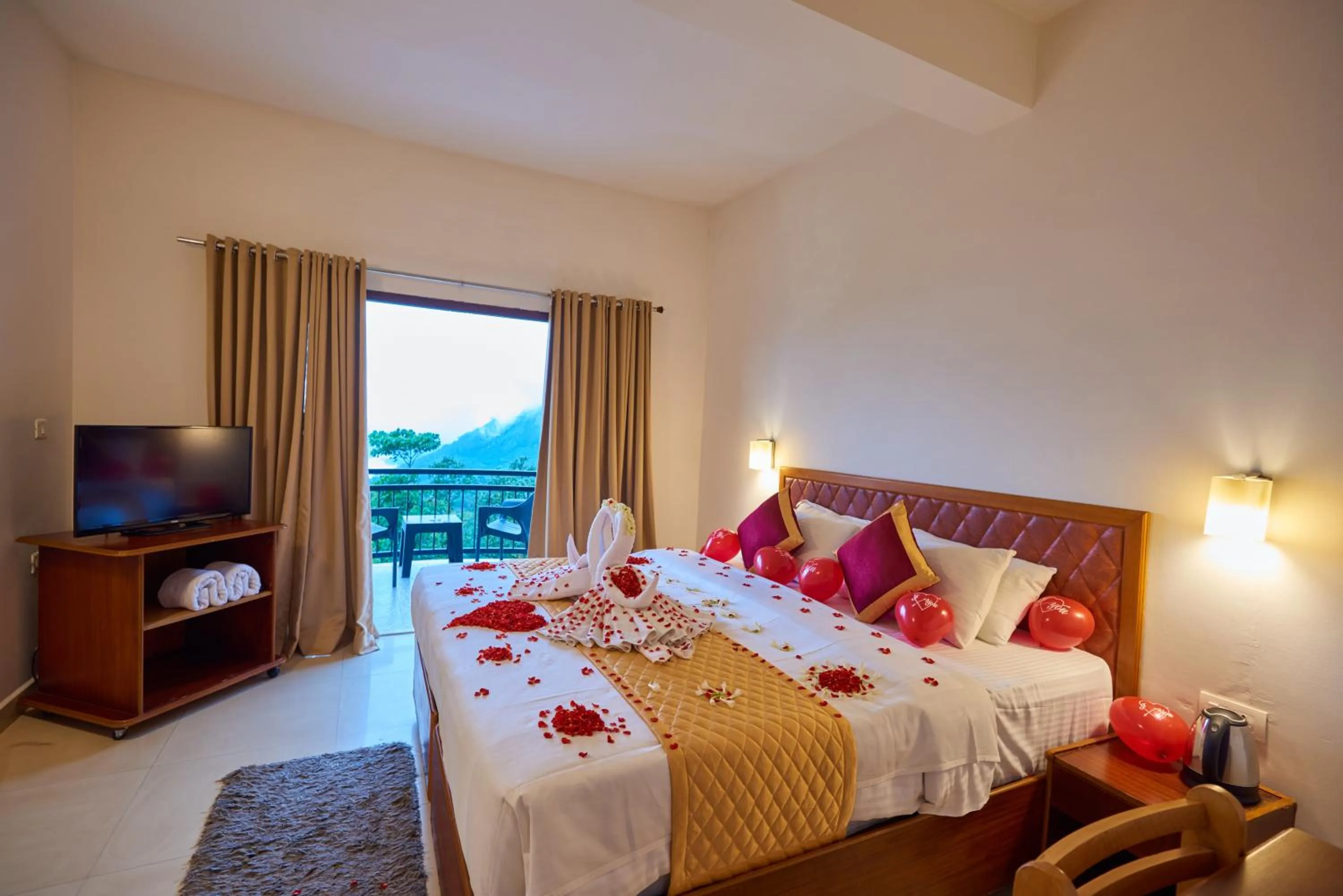 Bed in Deshadan Mountain Resort -The highest resort in Munnar