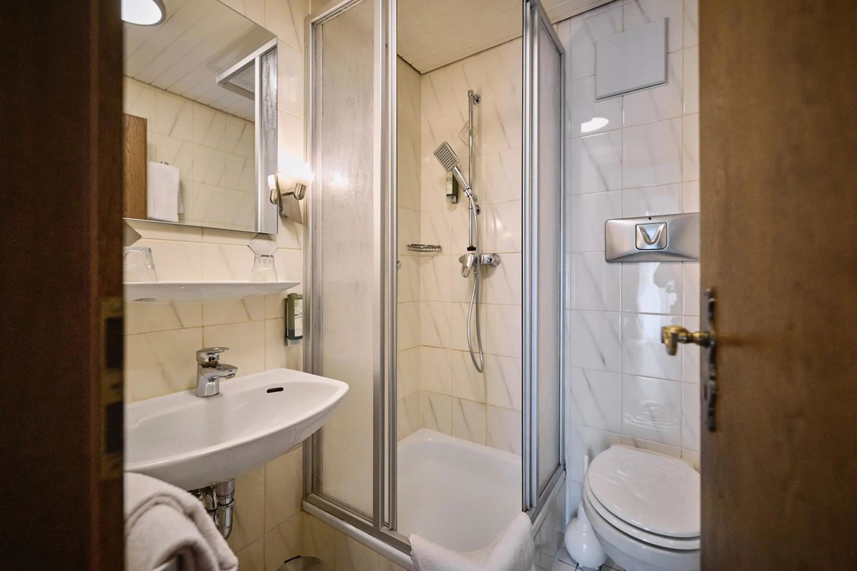 Bathroom in Herdegen Rooms - Self Check-in