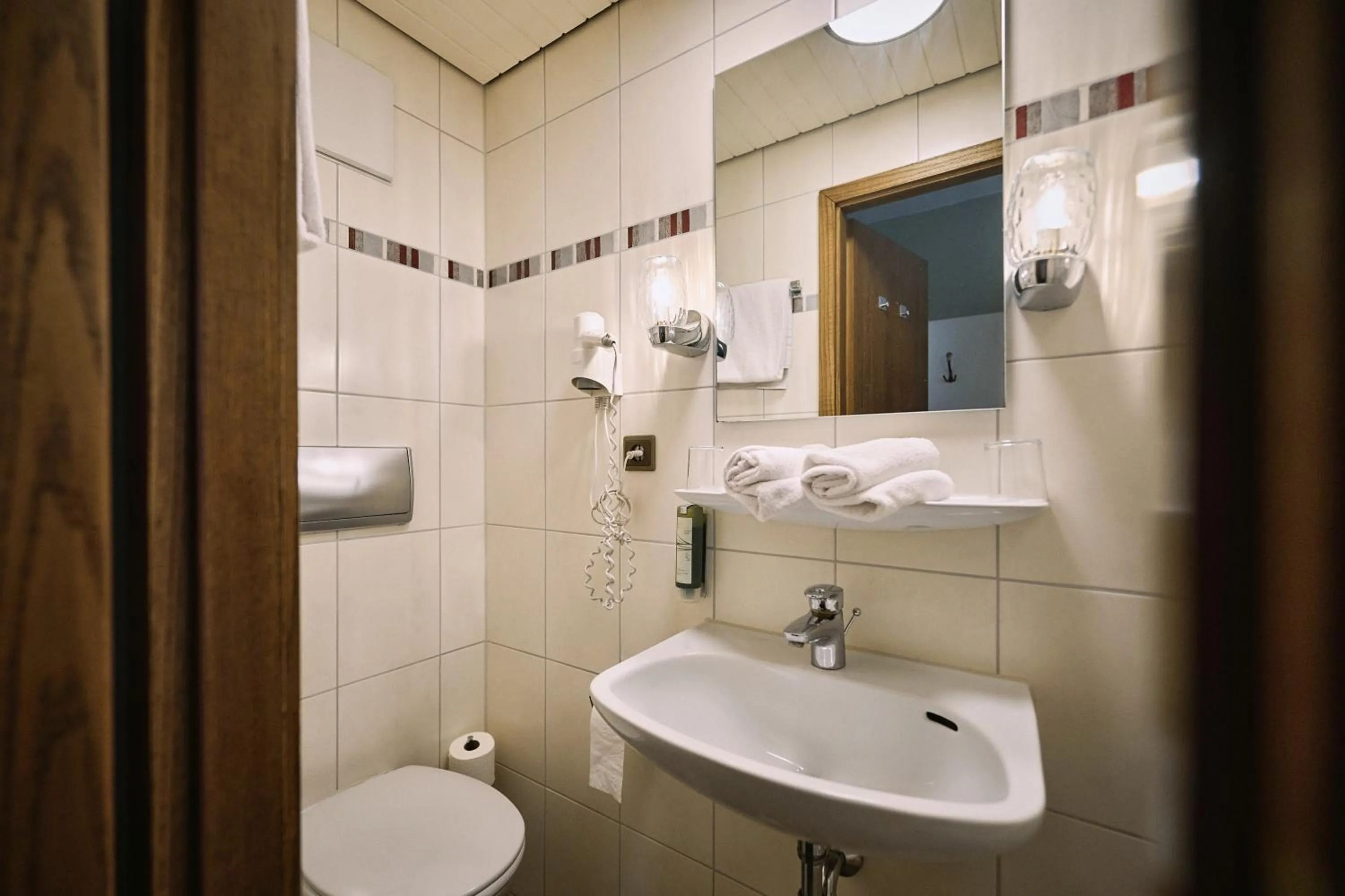 Shower in Herdegen Rooms - Self Check-in