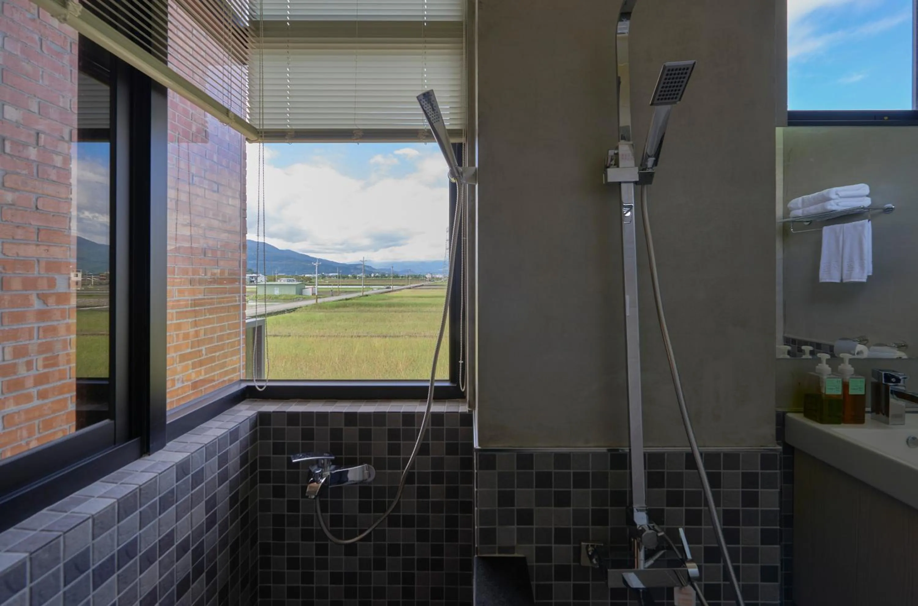 Shower in Enjoy Sanheyuan