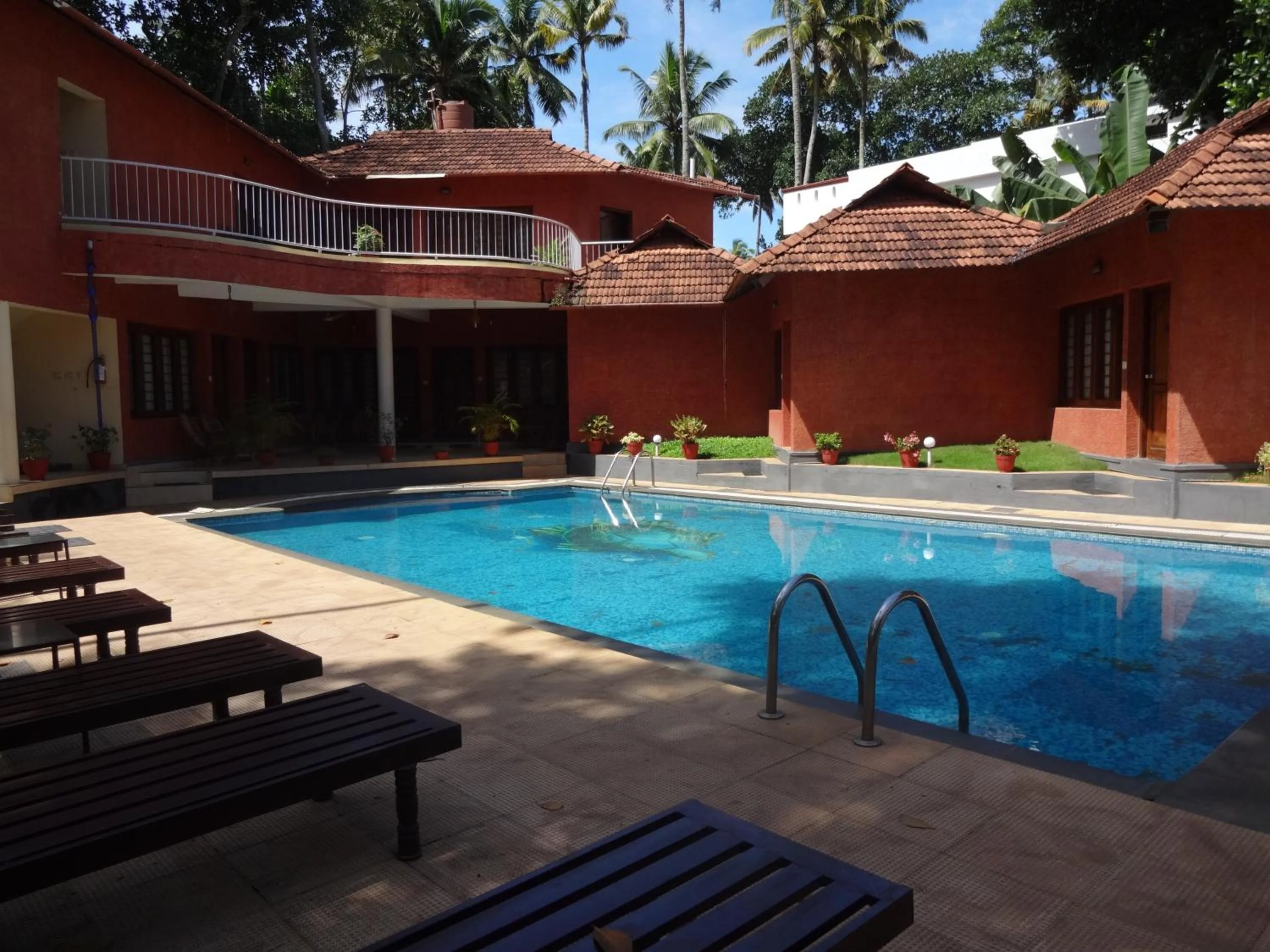Swimming pool in Deshadan Cliff & Beach Resort,Varkala