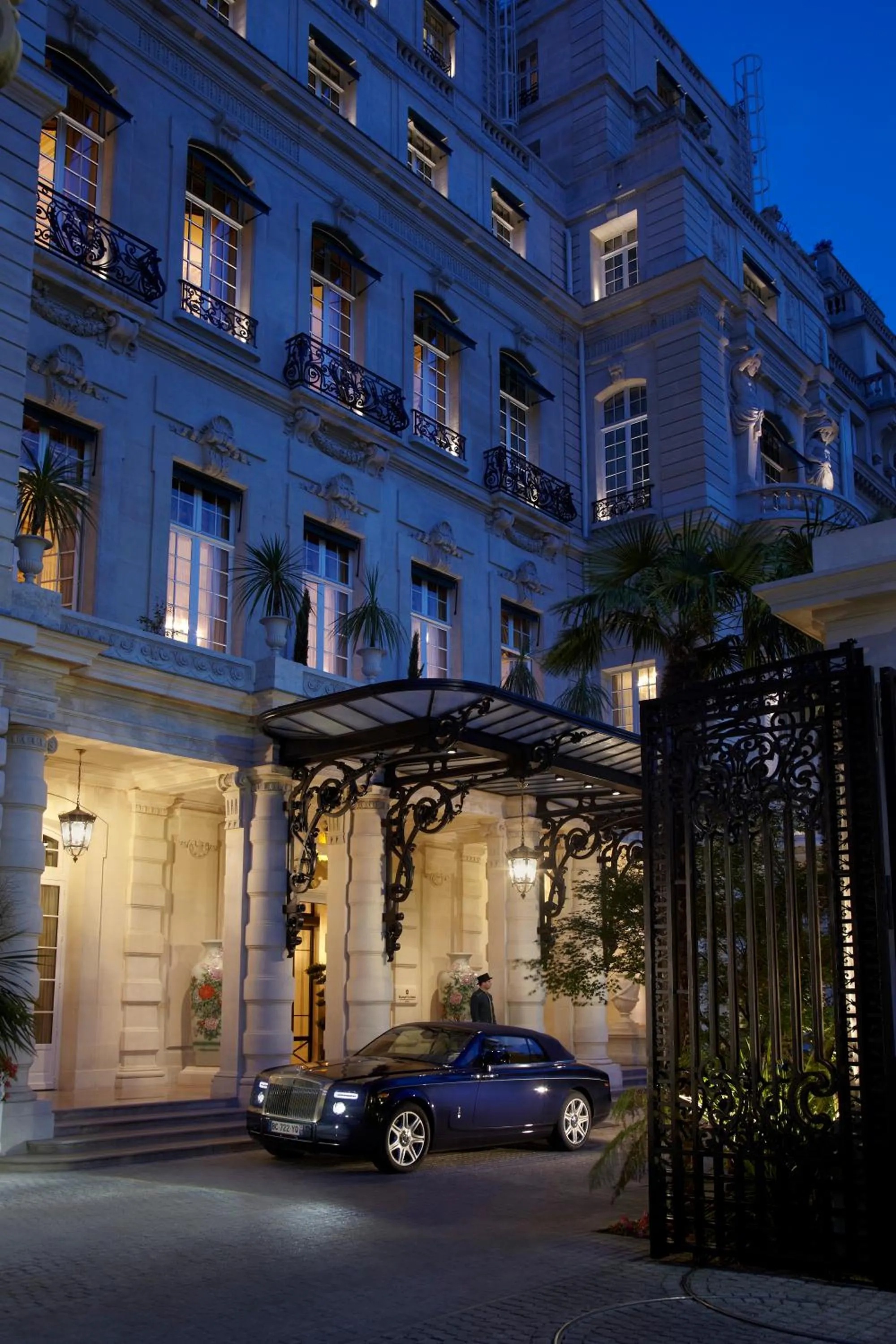 Property building in Shangri-La Paris