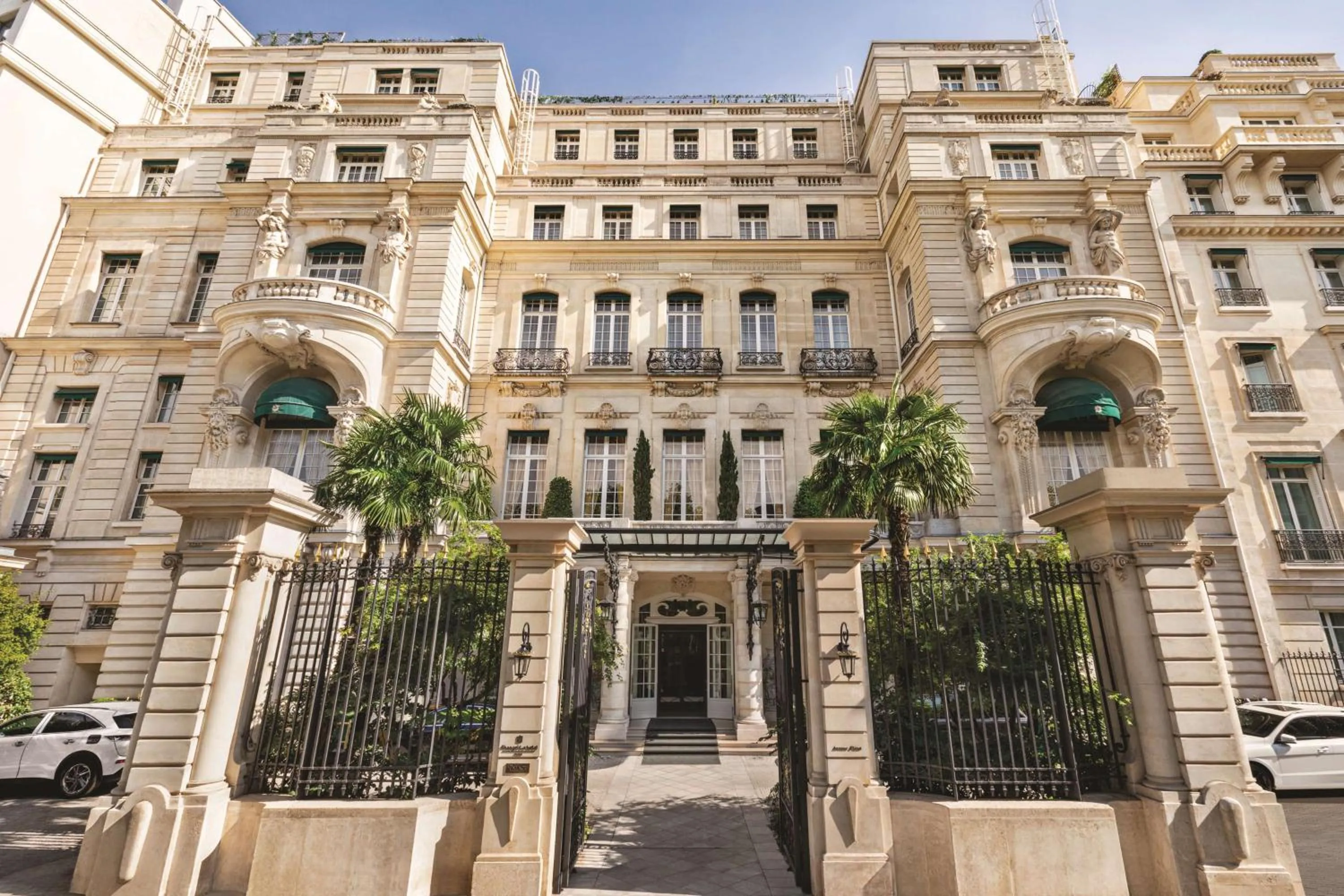 Property building in Shangri-La Paris
