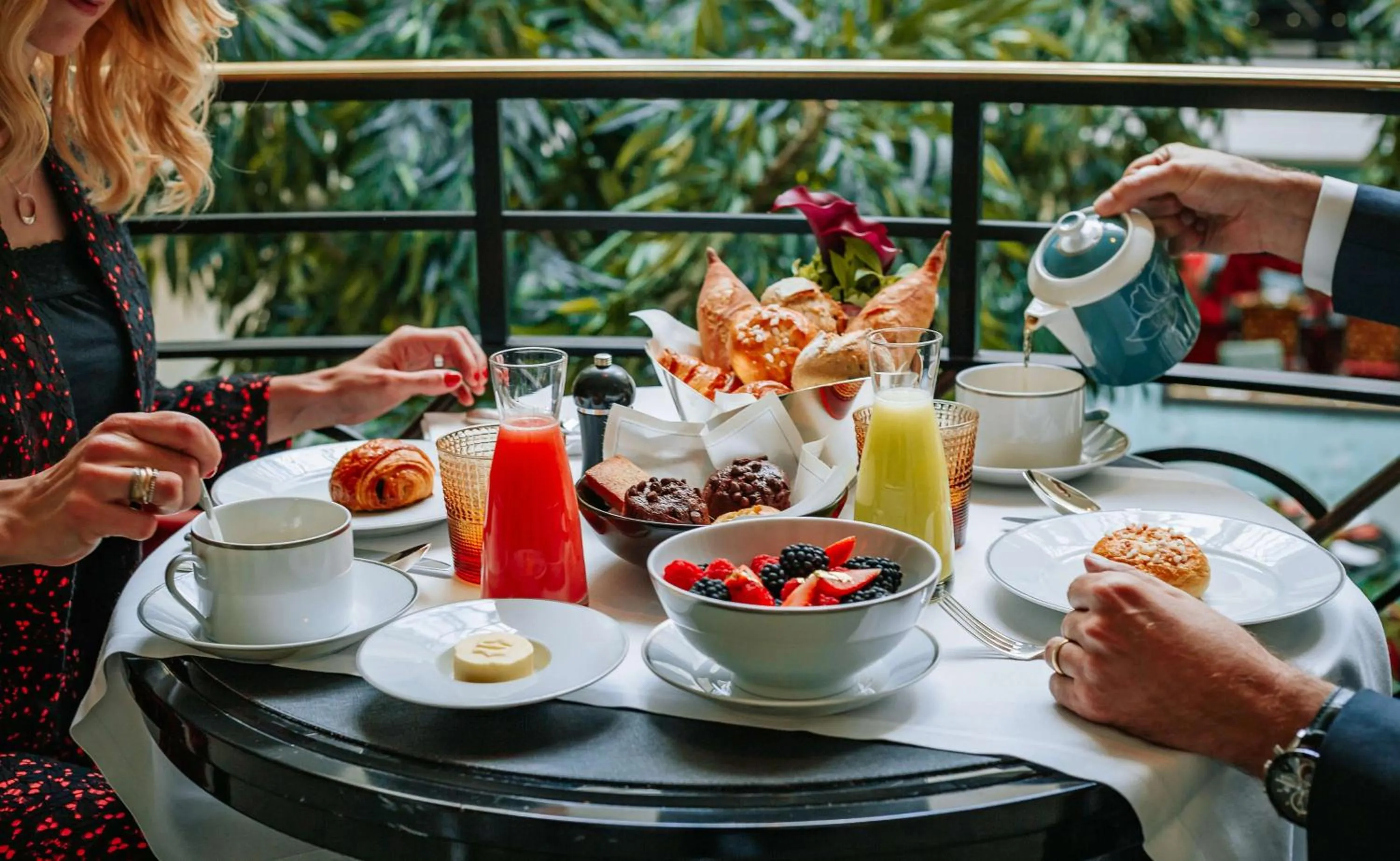 Restaurant/places to eat in Shangri-La Paris