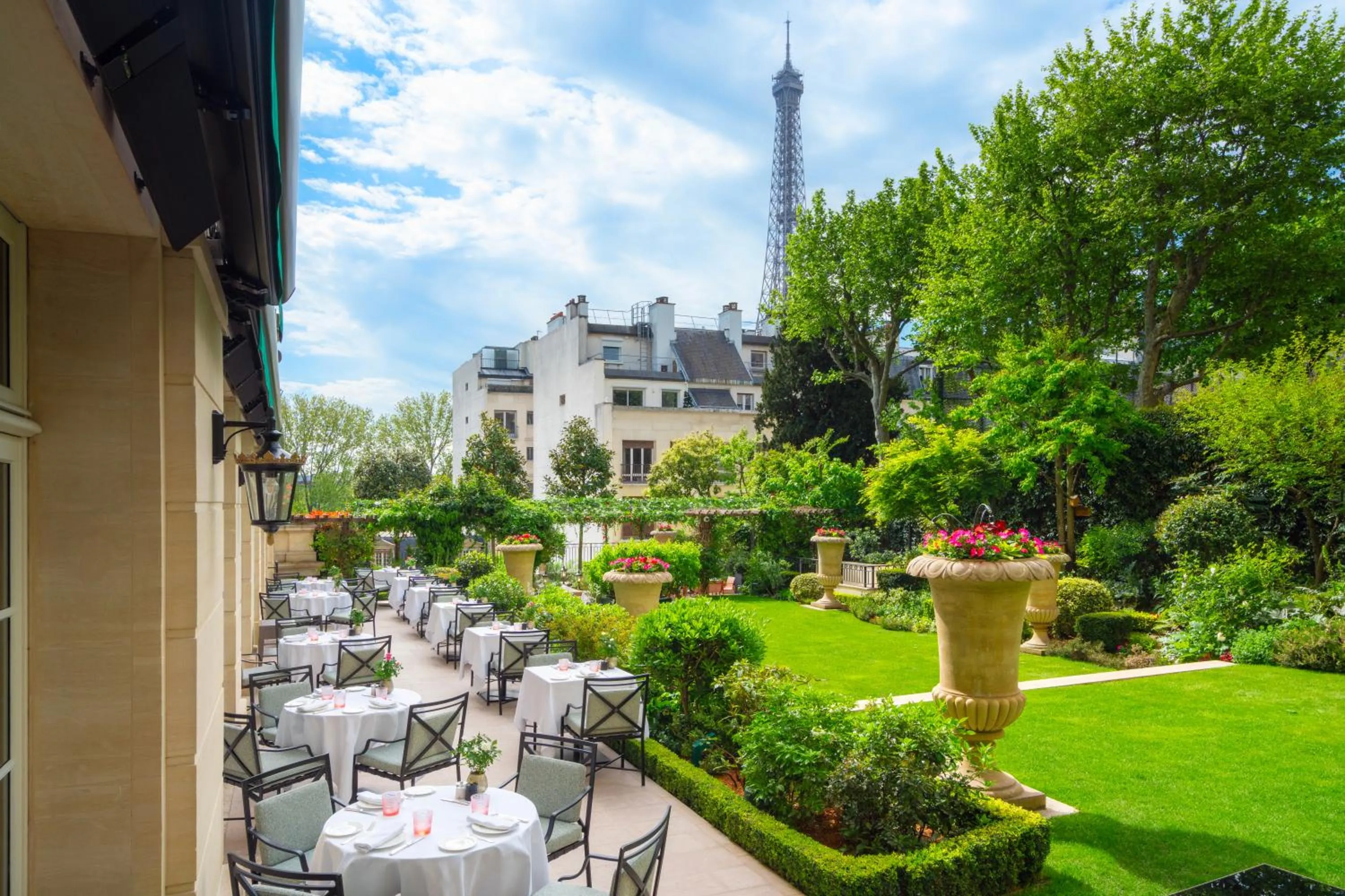 Patio in Shangri-La Paris