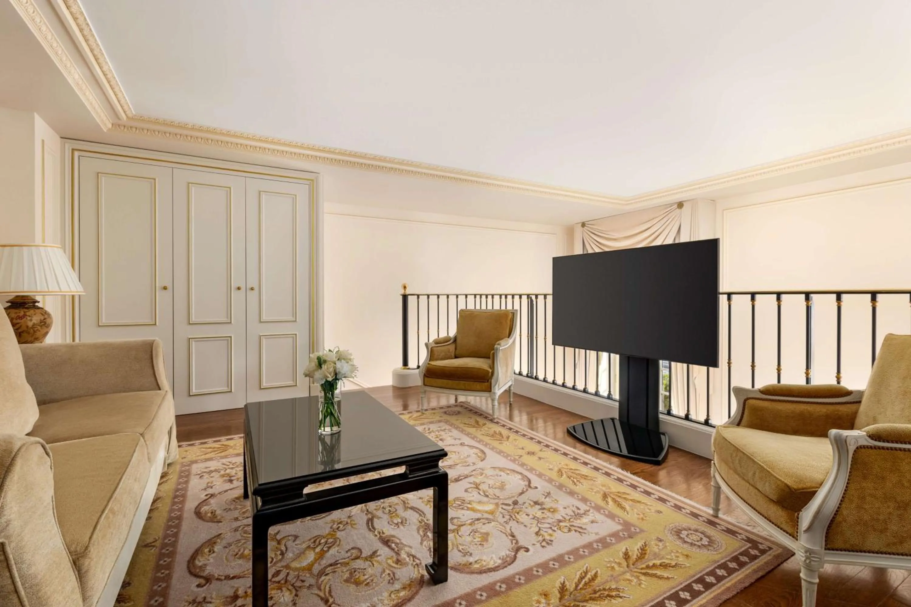 Photo of the whole room in Shangri-La Paris