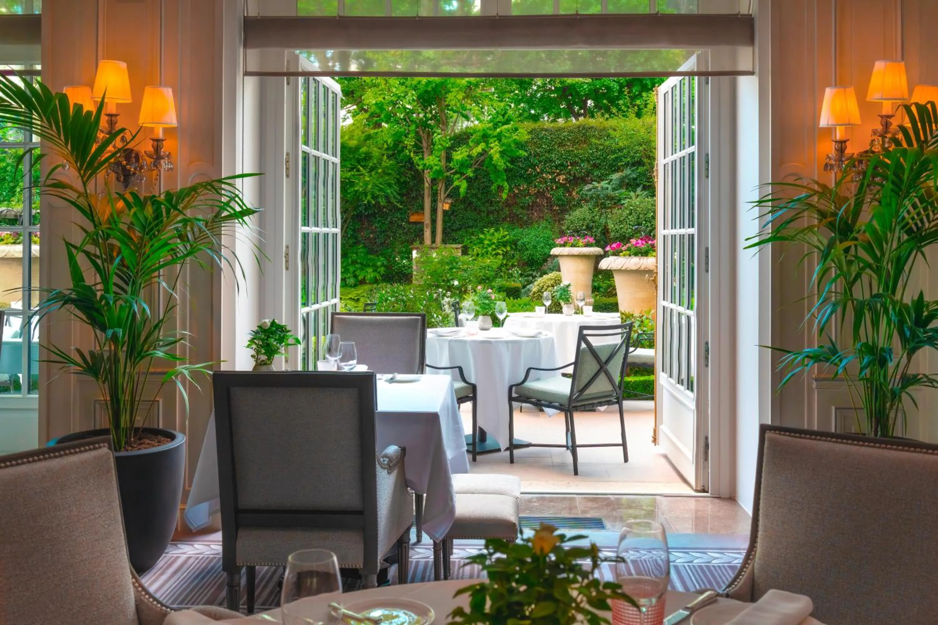 Restaurant/places to eat in Shangri-La Paris