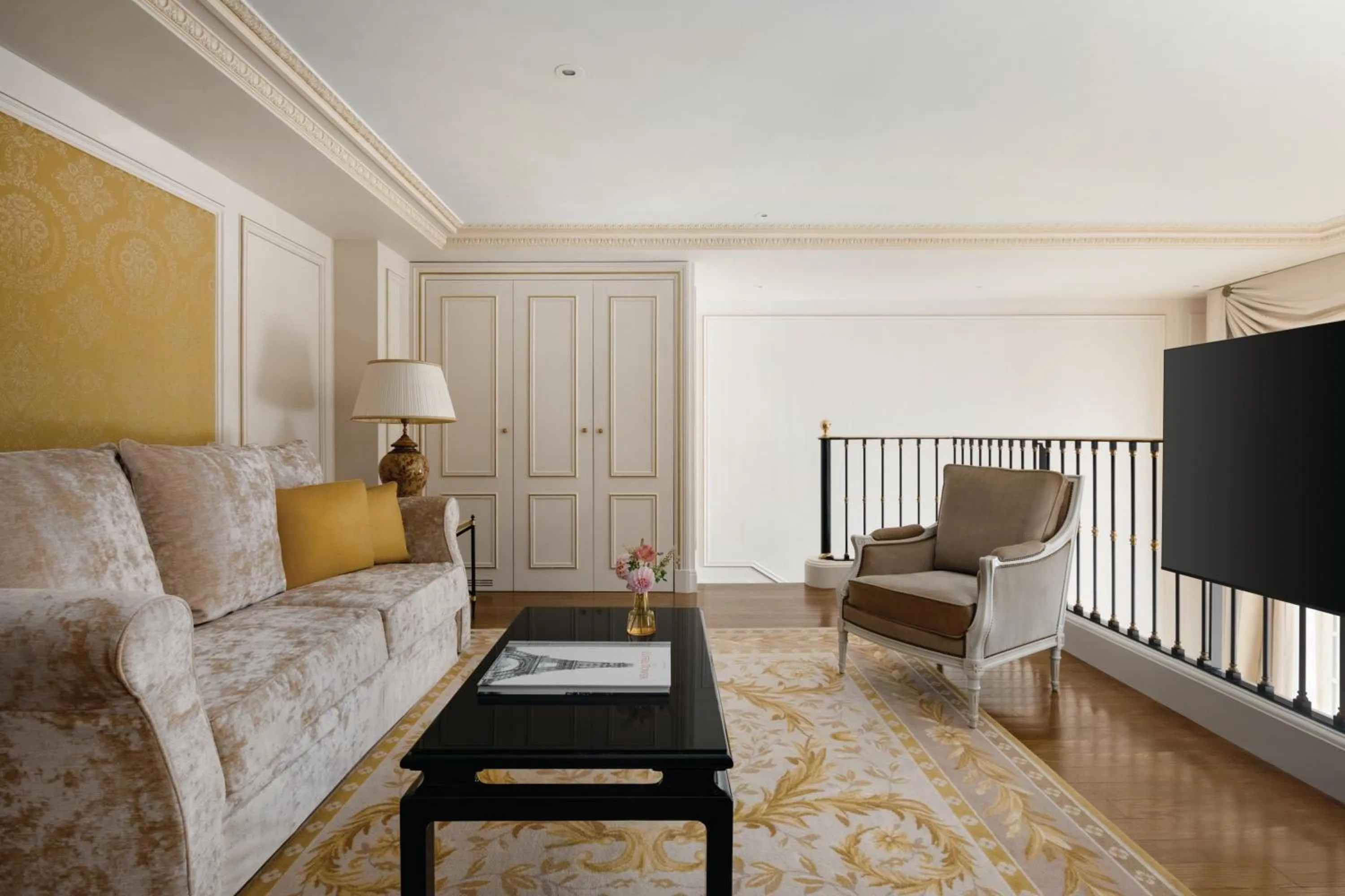 Seating area in Shangri-La Paris