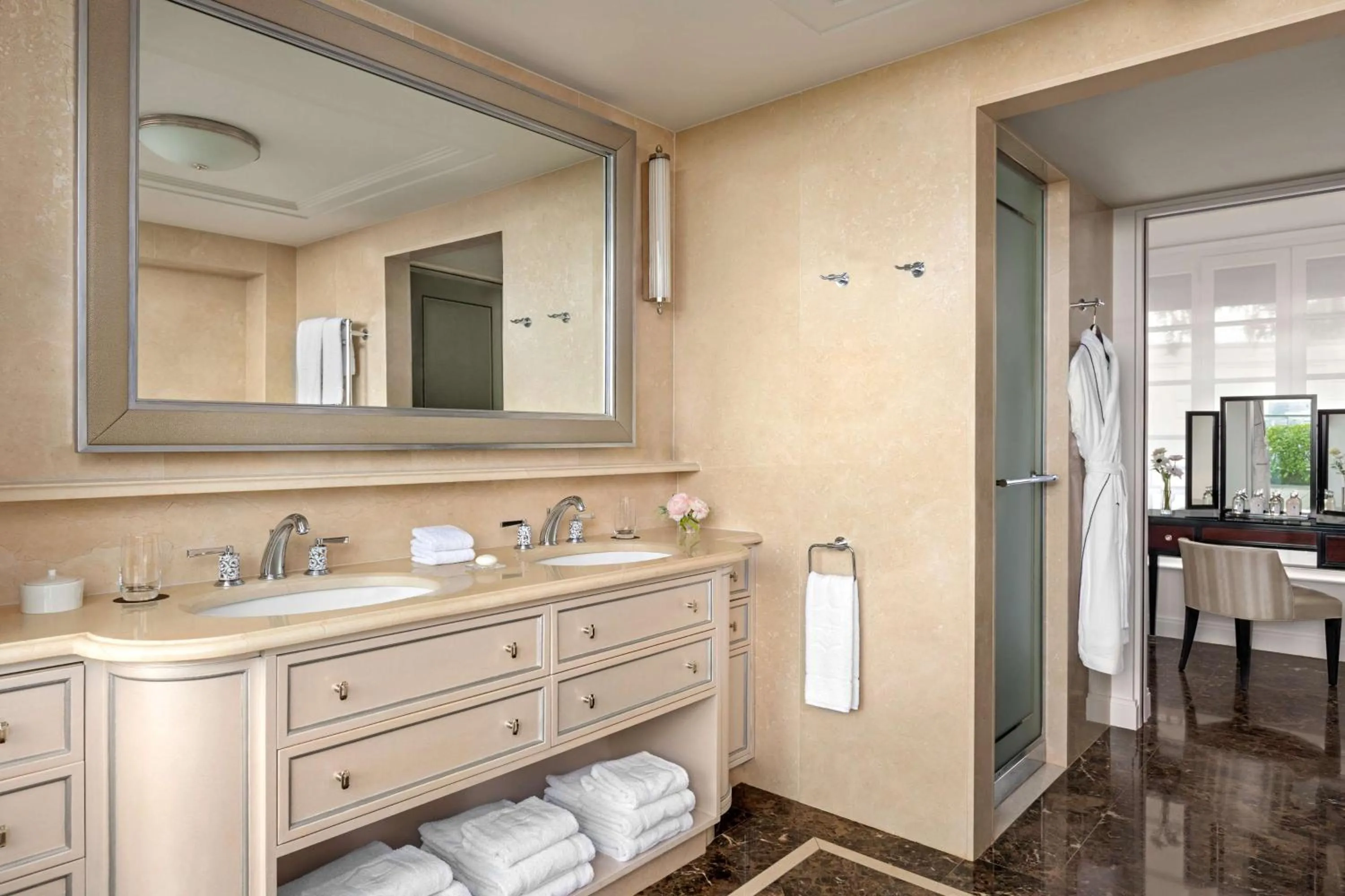 Bathroom in Shangri-La Paris