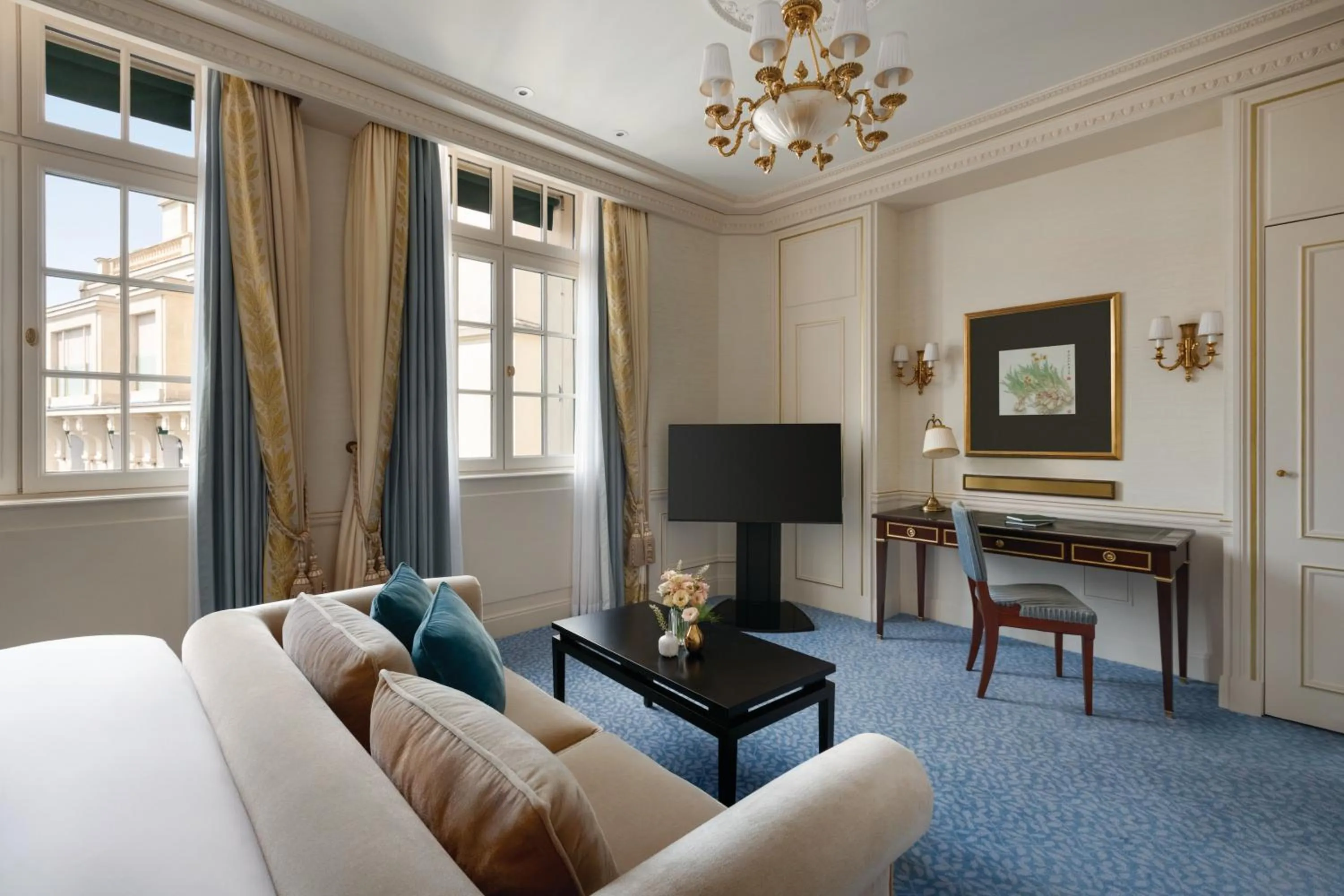 Seating area in Shangri-La Paris