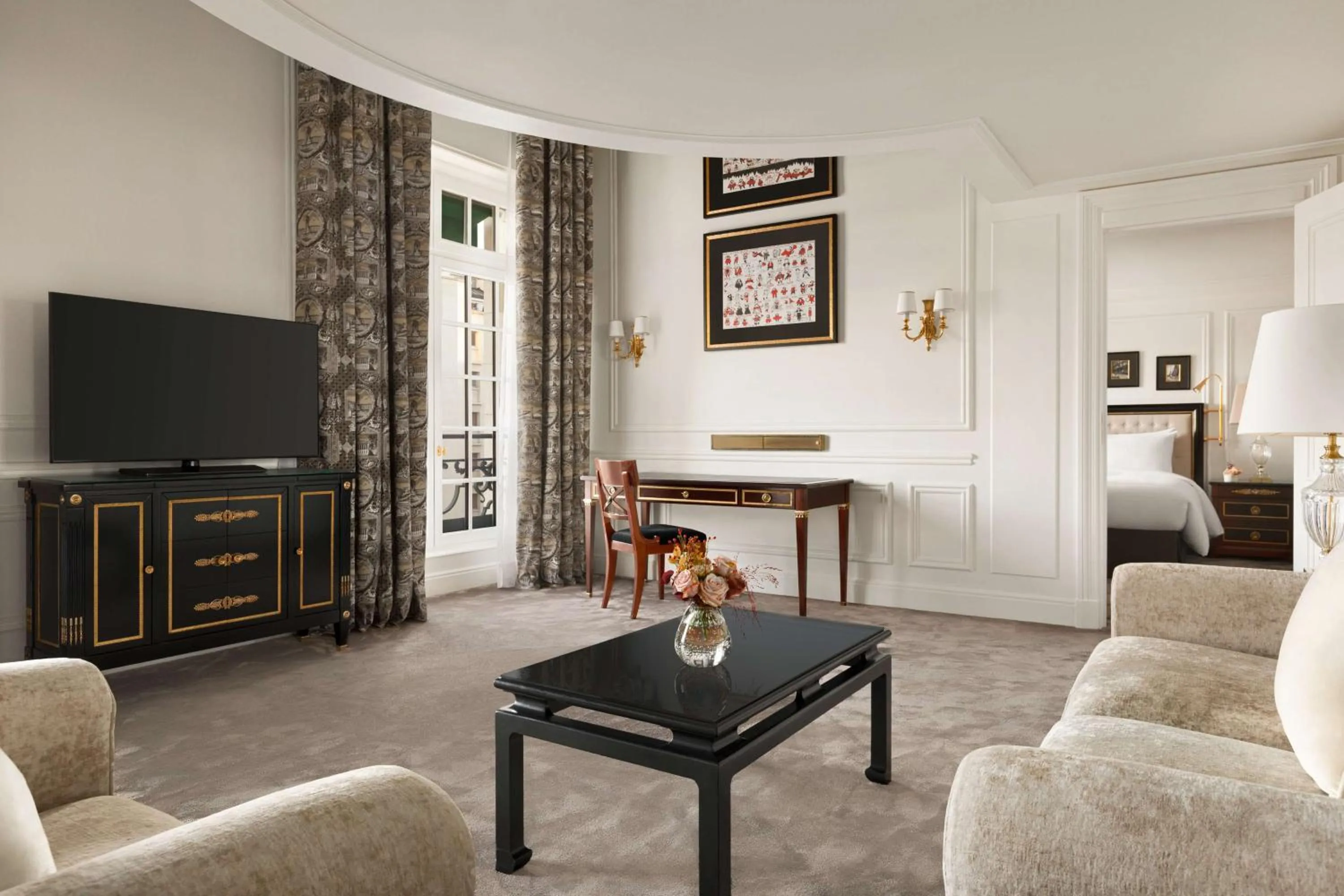 Photo of the whole room in Shangri-La Paris