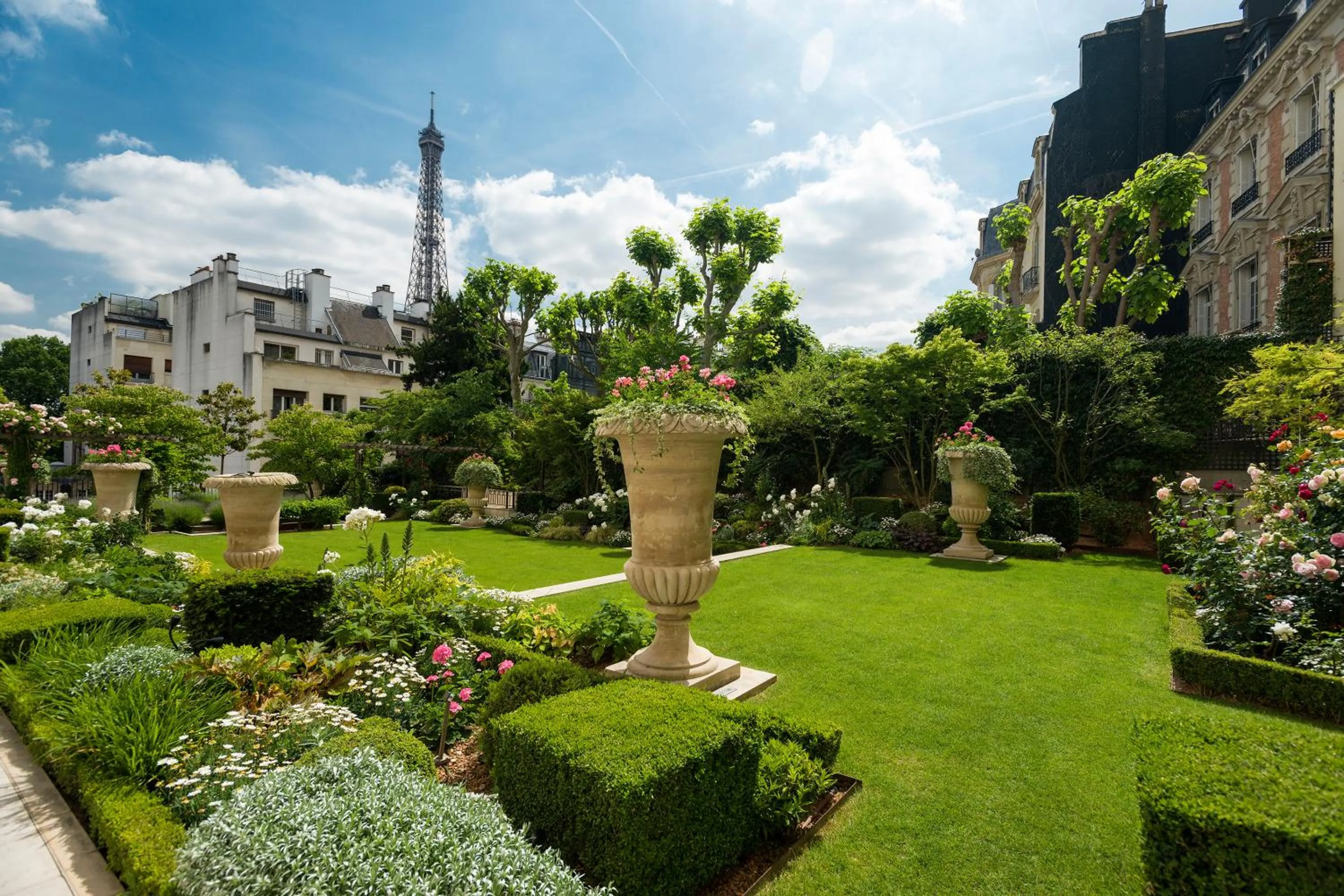 Garden in Shangri-La Paris