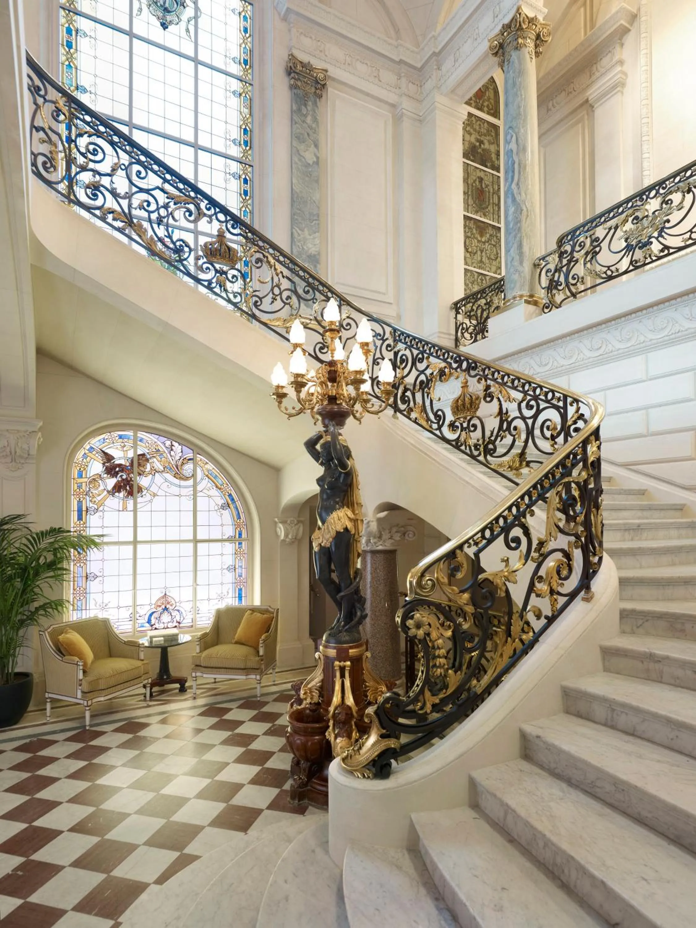 Lobby or reception in Shangri-La Paris