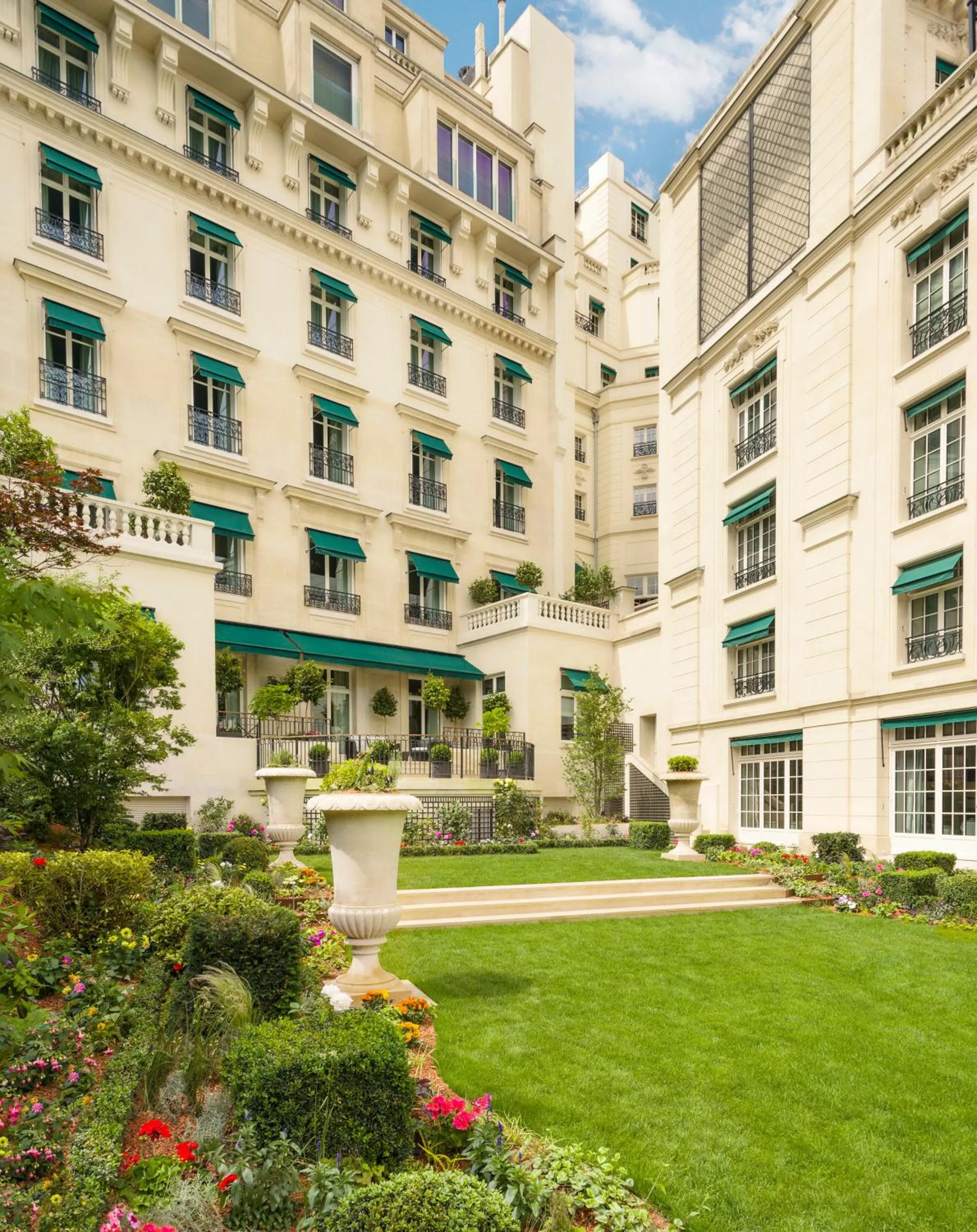 Garden in Shangri-La Paris