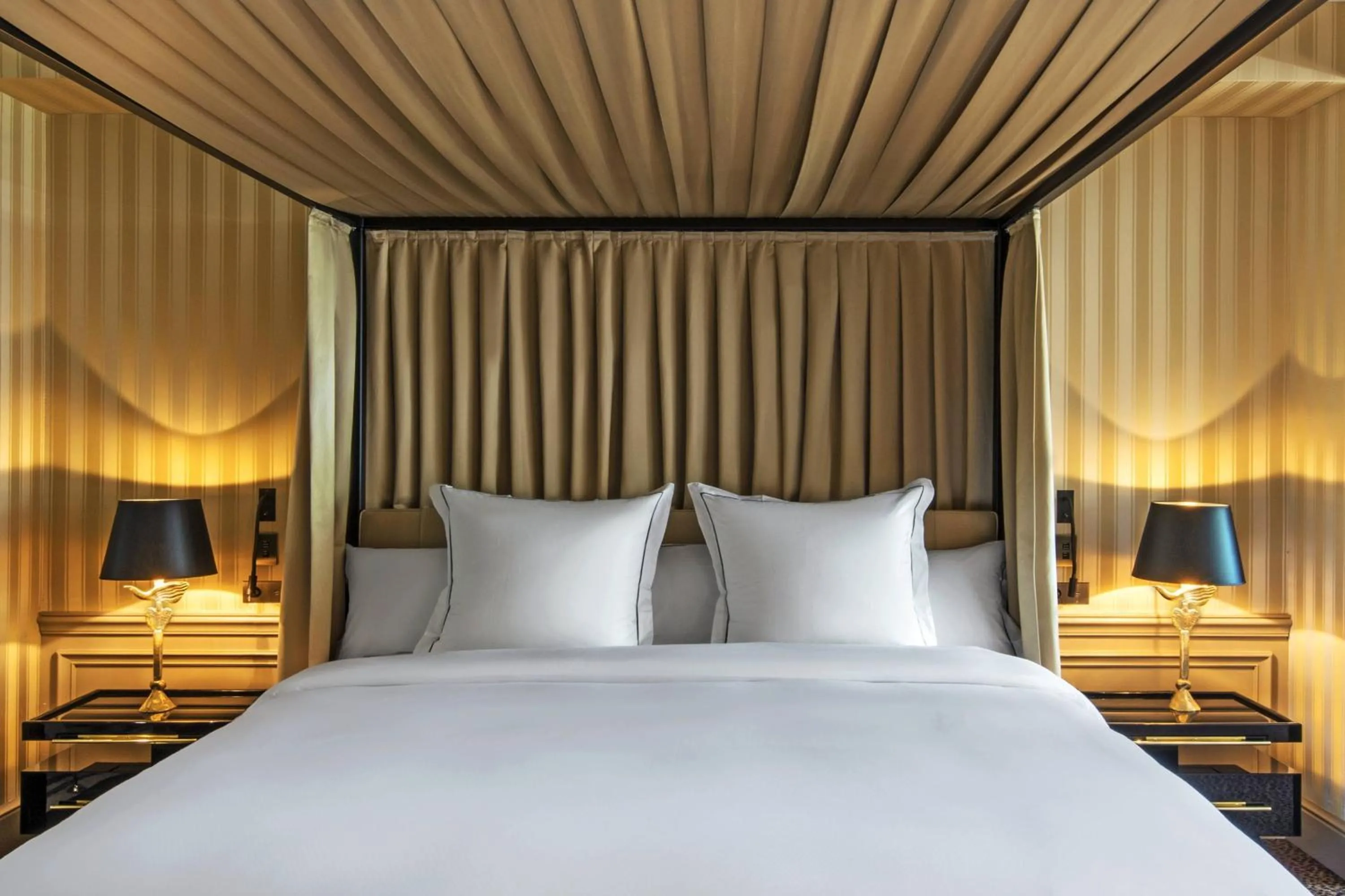 Photo of the whole room, Bed in Hôtel de Berri Champs-Élysées, a Luxury Collection Hotel