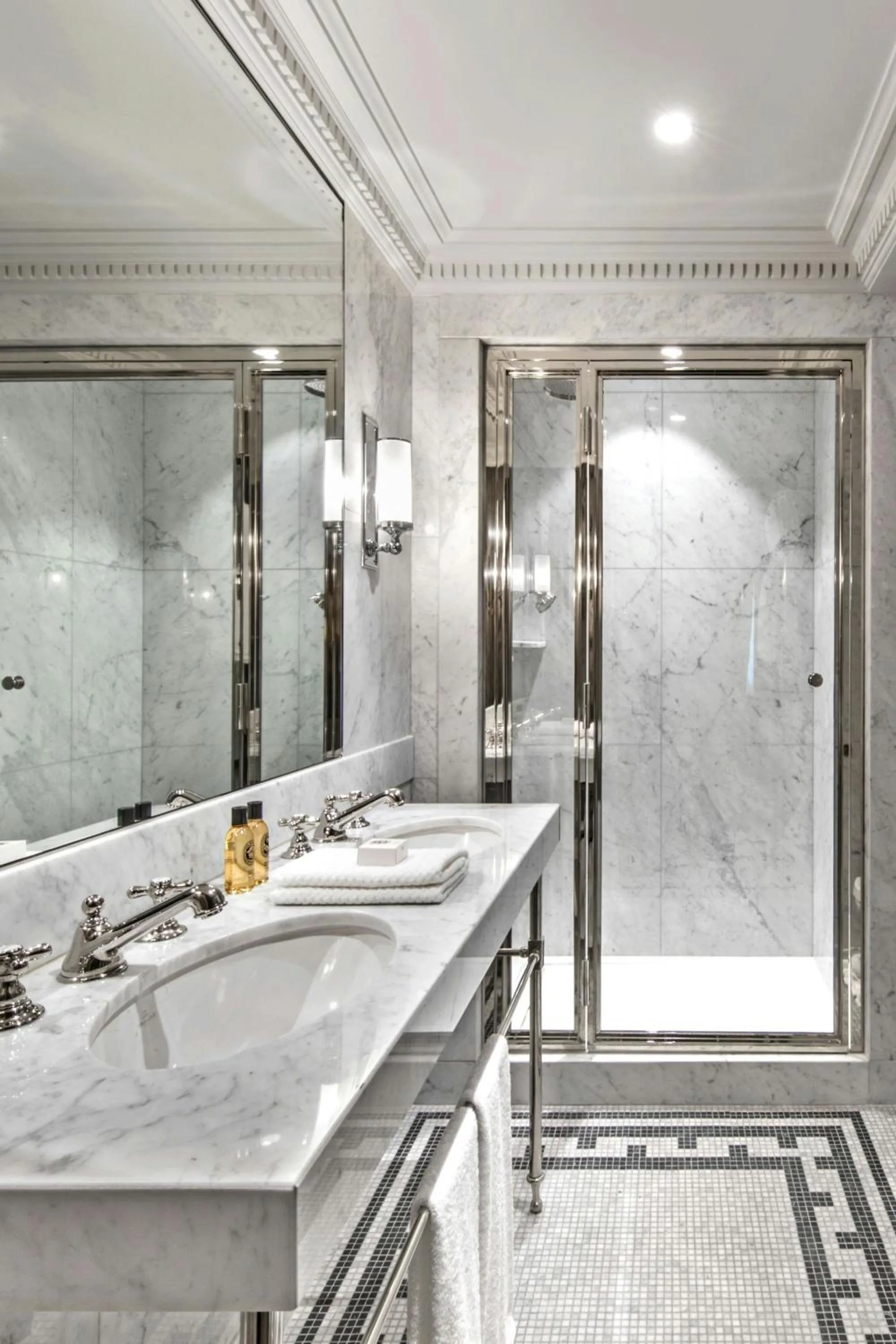 Photo of the whole room in Hôtel de Berri Champs-Élysées, a Luxury Collection Hotel