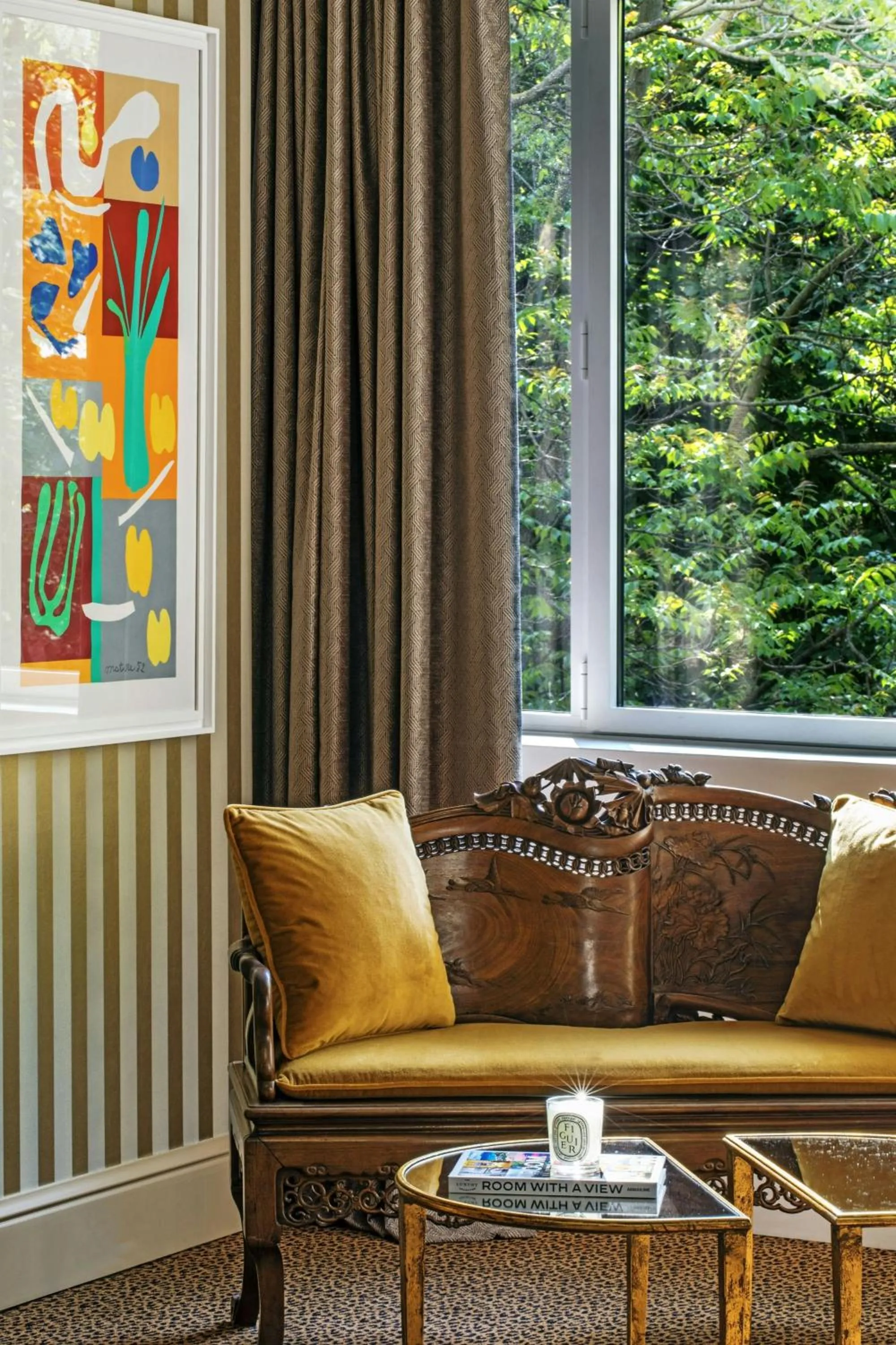 Photo of the whole room in Hôtel de Berri Champs-Élysées, a Luxury Collection Hotel