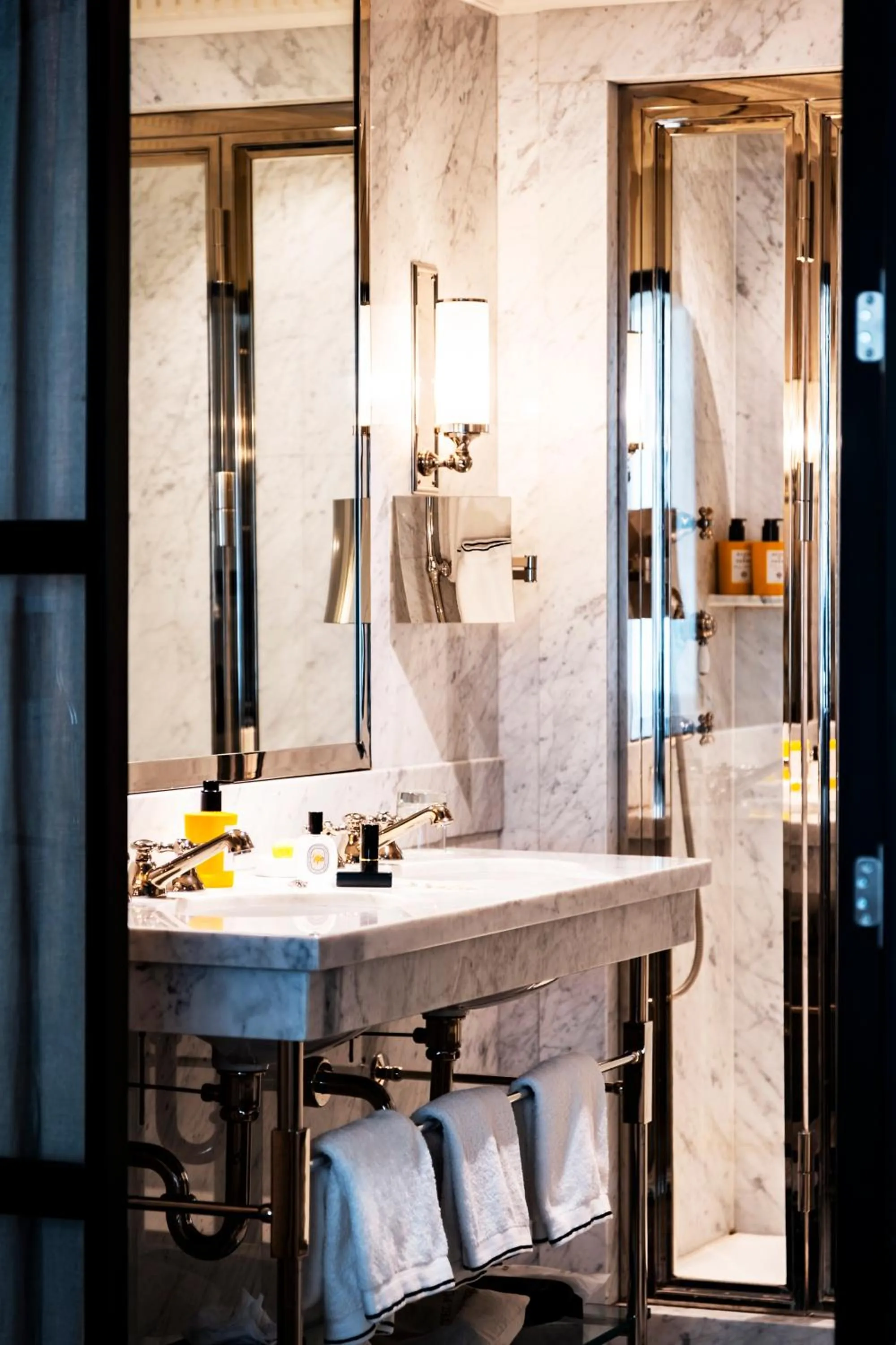 Bathroom in Hôtel de Berri Champs-Élysées, a Luxury Collection Hotel