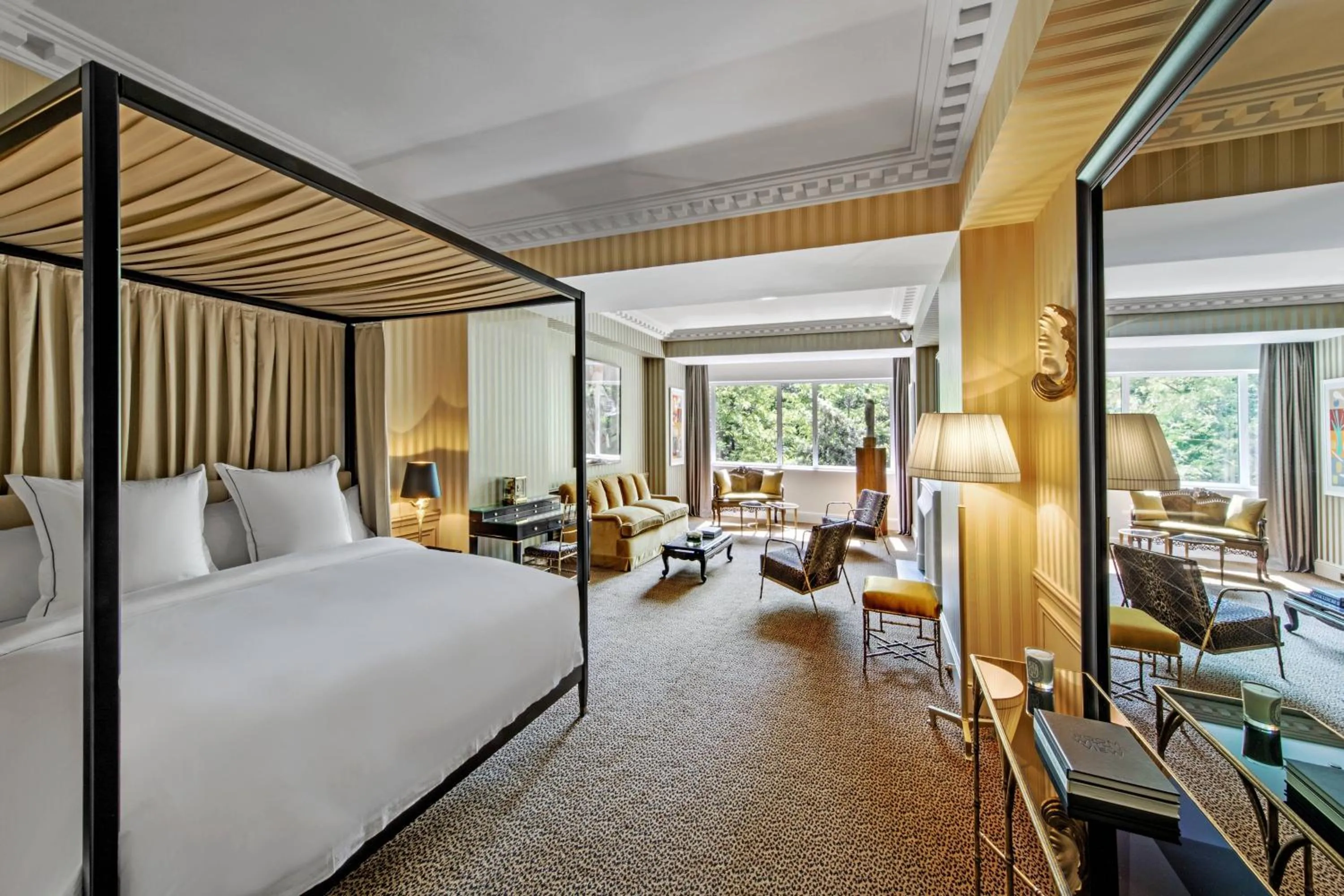 Photo of the whole room, Bed in Hôtel de Berri Champs-Élysées, a Luxury Collection Hotel