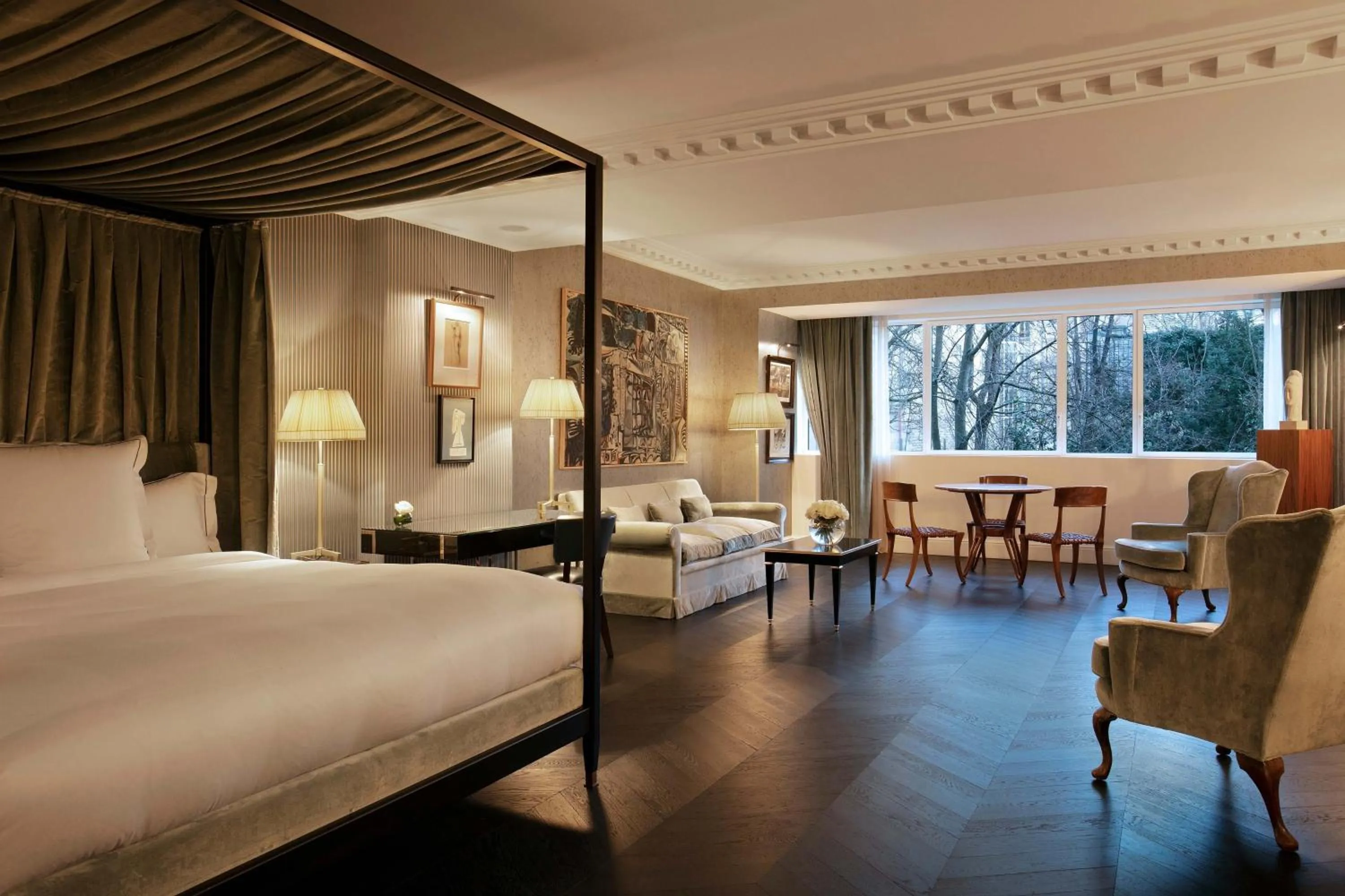 Photo of the whole room, Bed in Hôtel de Berri Champs-Élysées, a Luxury Collection Hotel