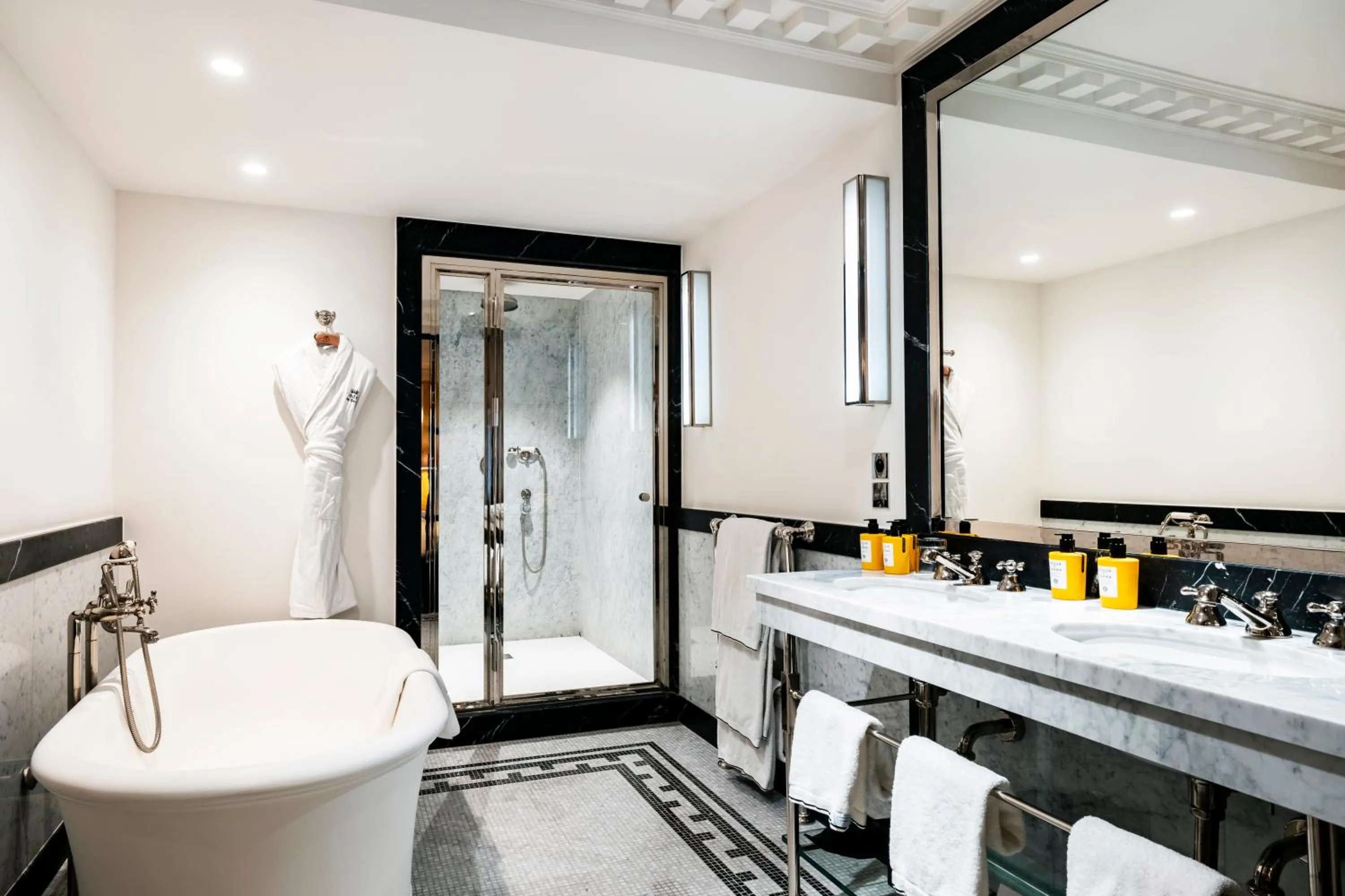 Hôtel de Berri Champs-Élysées, a Luxury Collection Hotel