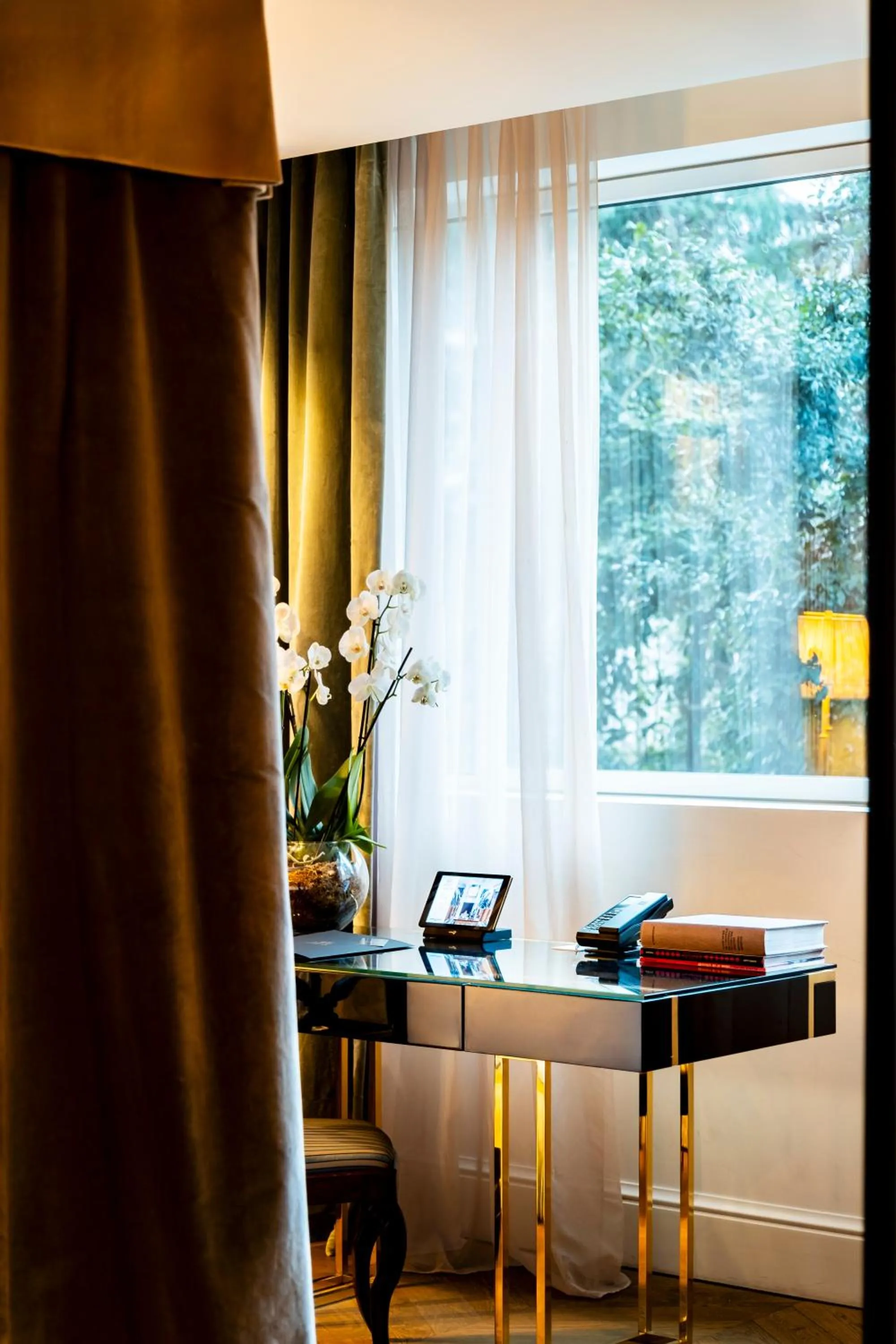 Hôtel de Berri Champs-Élysées, a Luxury Collection Hotel