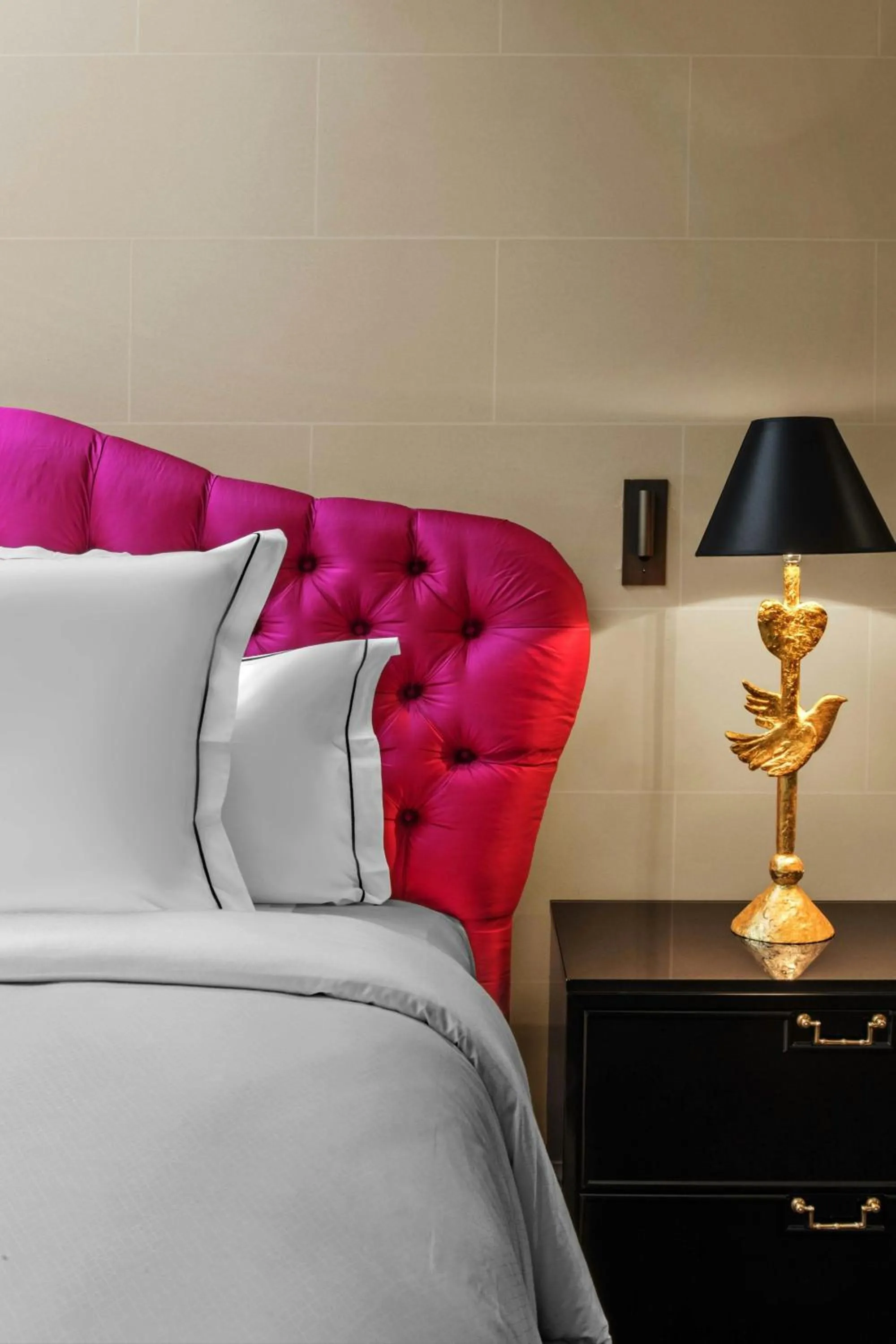 Photo of the whole room, Bed in Hôtel de Berri Champs-Élysées, a Luxury Collection Hotel