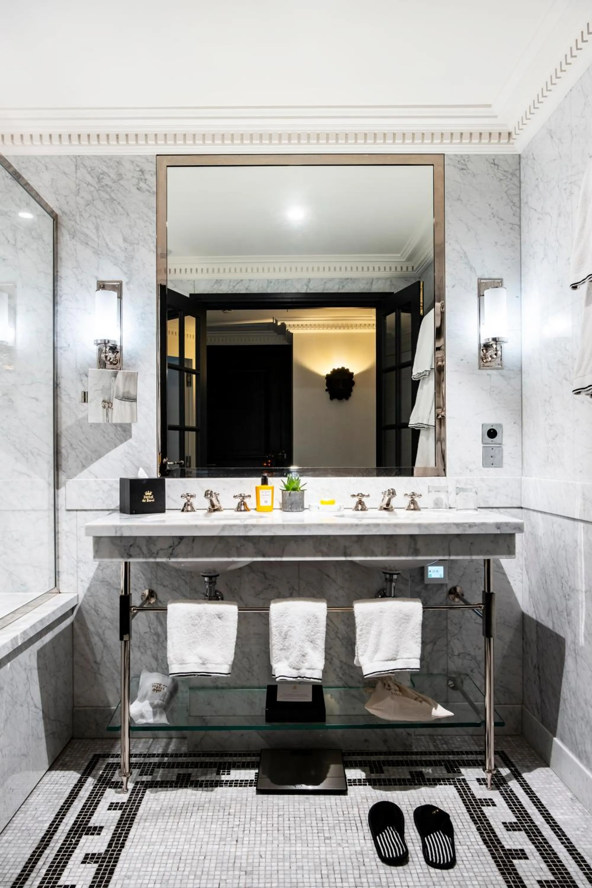 Hôtel de Berri Champs-Élysées, a Luxury Collection Hotel