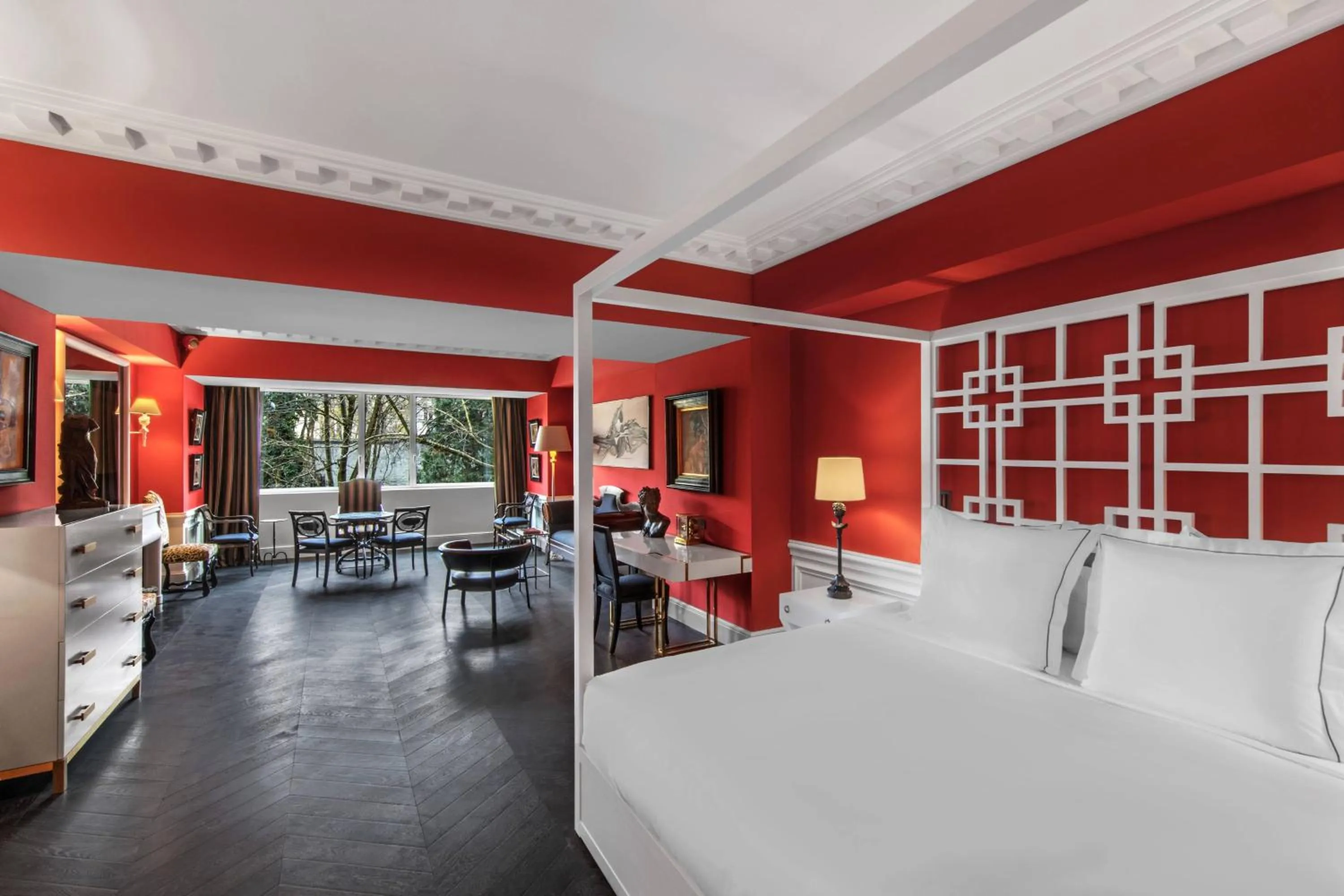 Photo of the whole room, Bed in Hôtel de Berri Champs-Élysées, a Luxury Collection Hotel