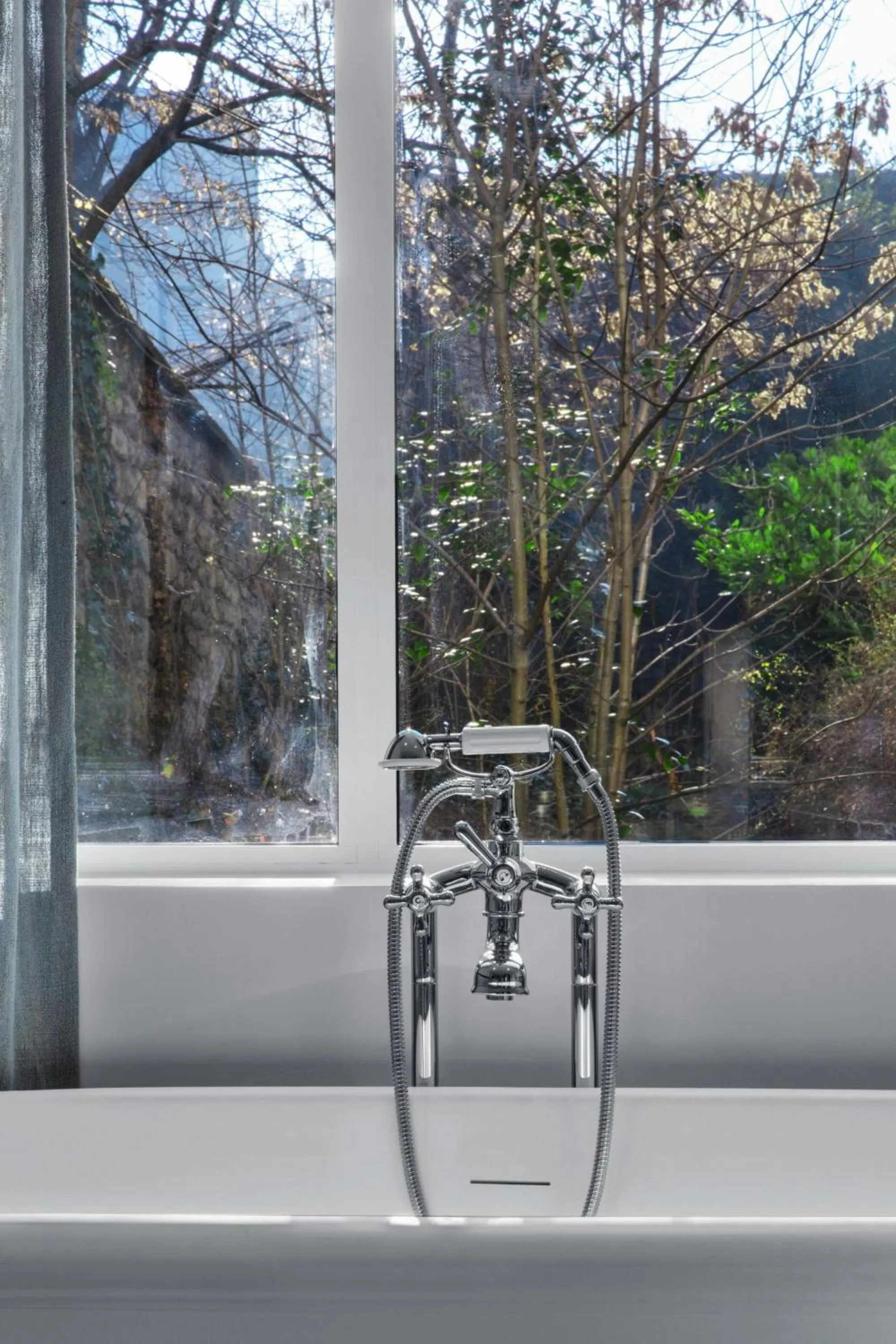 Bathroom in Hôtel de Berri Champs-Élysées, a Luxury Collection Hotel