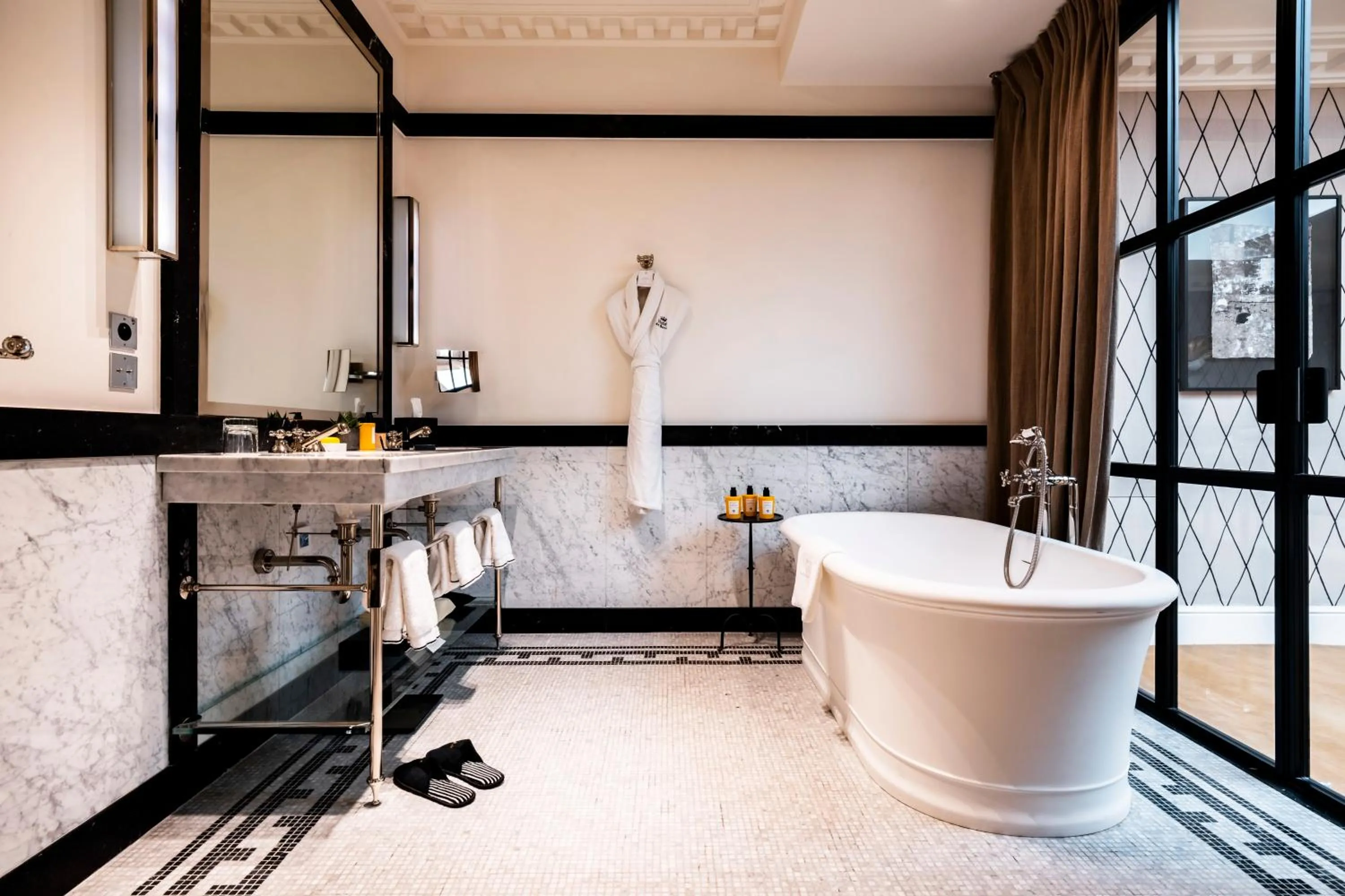 Hôtel de Berri Champs-Élysées, a Luxury Collection Hotel