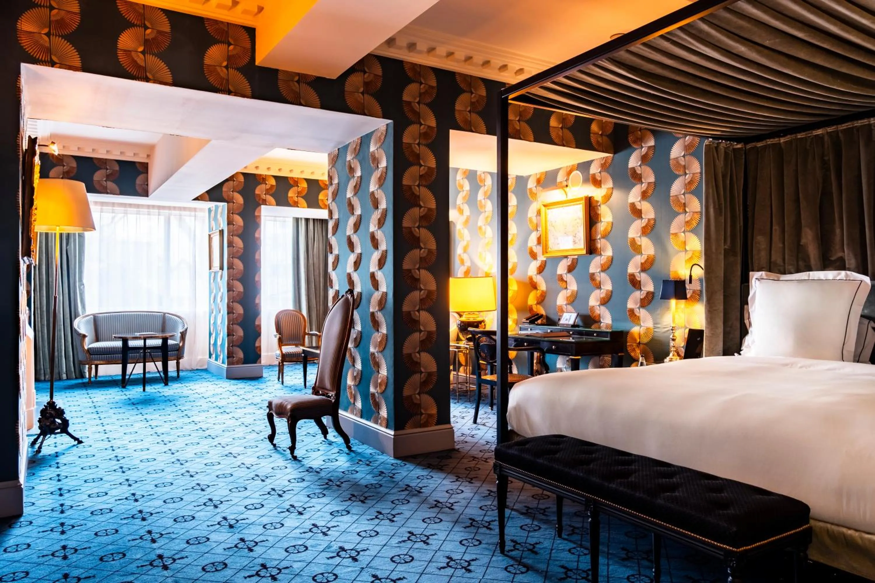 Bed in Hôtel de Berri Champs-Élysées, a Luxury Collection Hotel