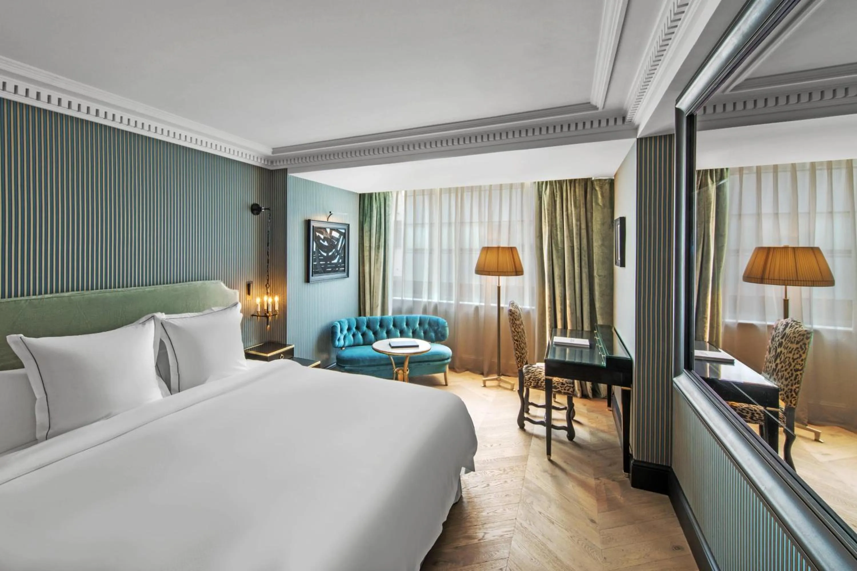 Photo of the whole room, Bed in Hôtel de Berri Champs-Élysées, a Luxury Collection Hotel