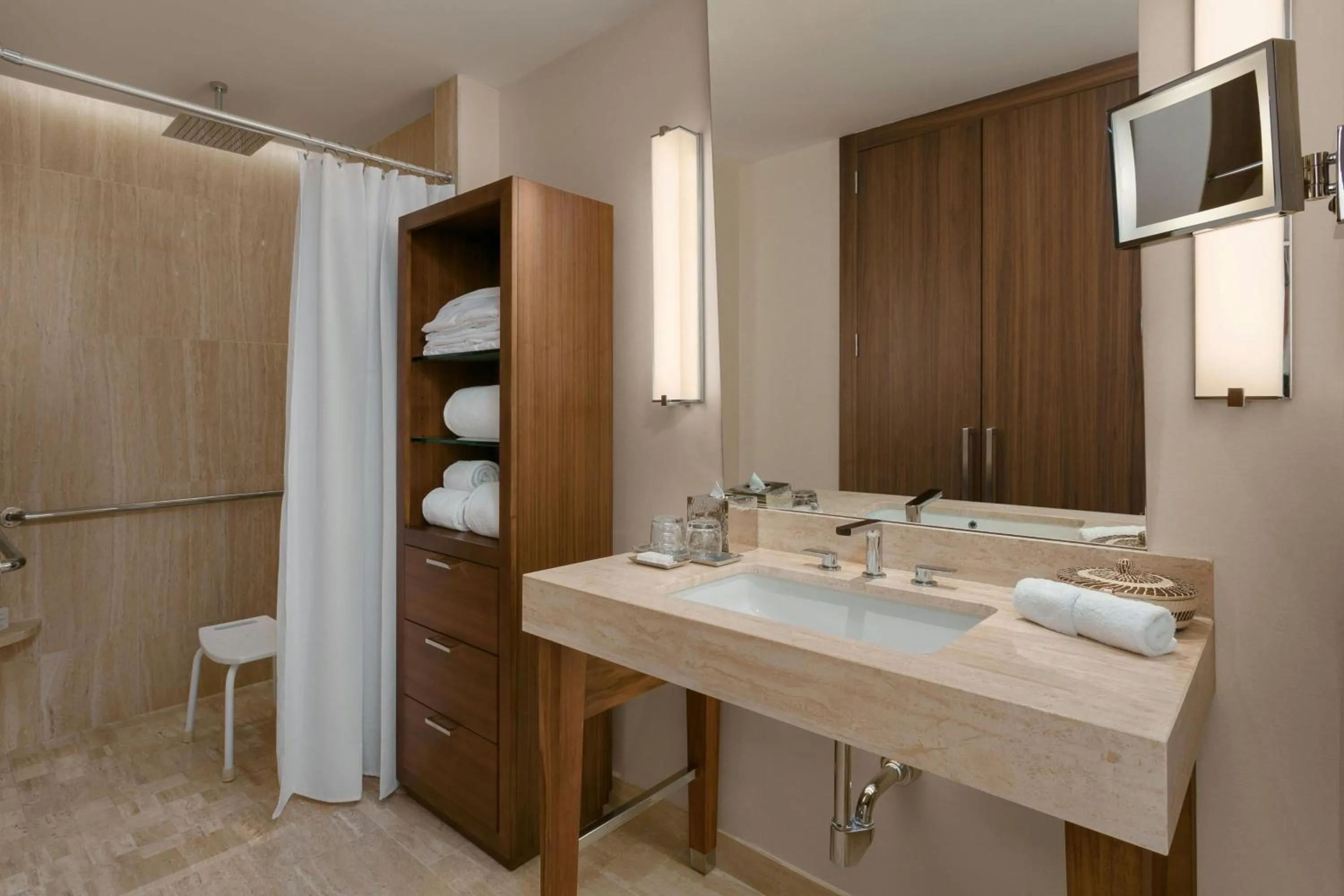 Bathroom in The Santa Maria, a Luxury Collection Hotel & Golf Resort, Panama City
