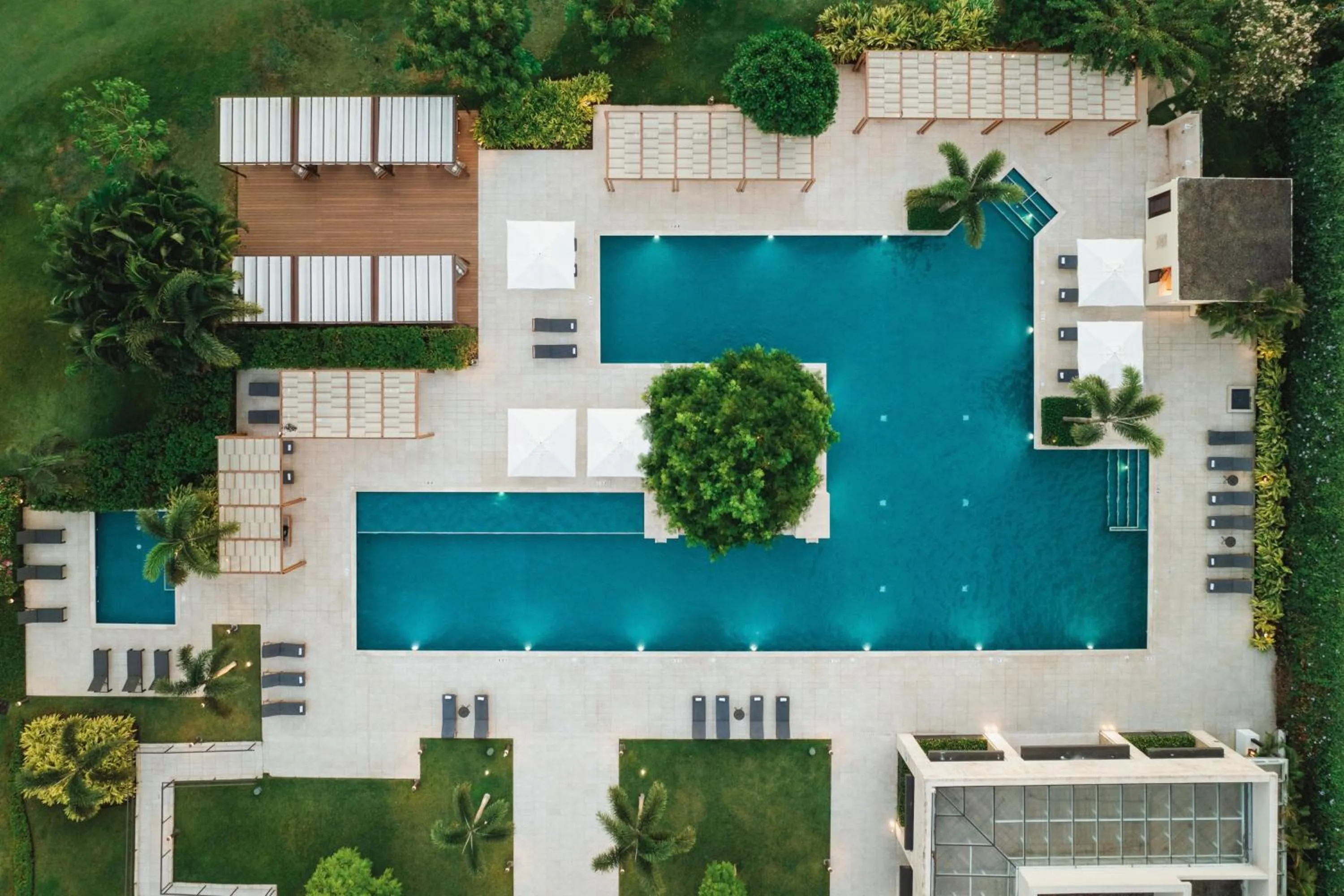 Swimming pool in The Santa Maria, a Luxury Collection Hotel & Golf Resort, Panama City