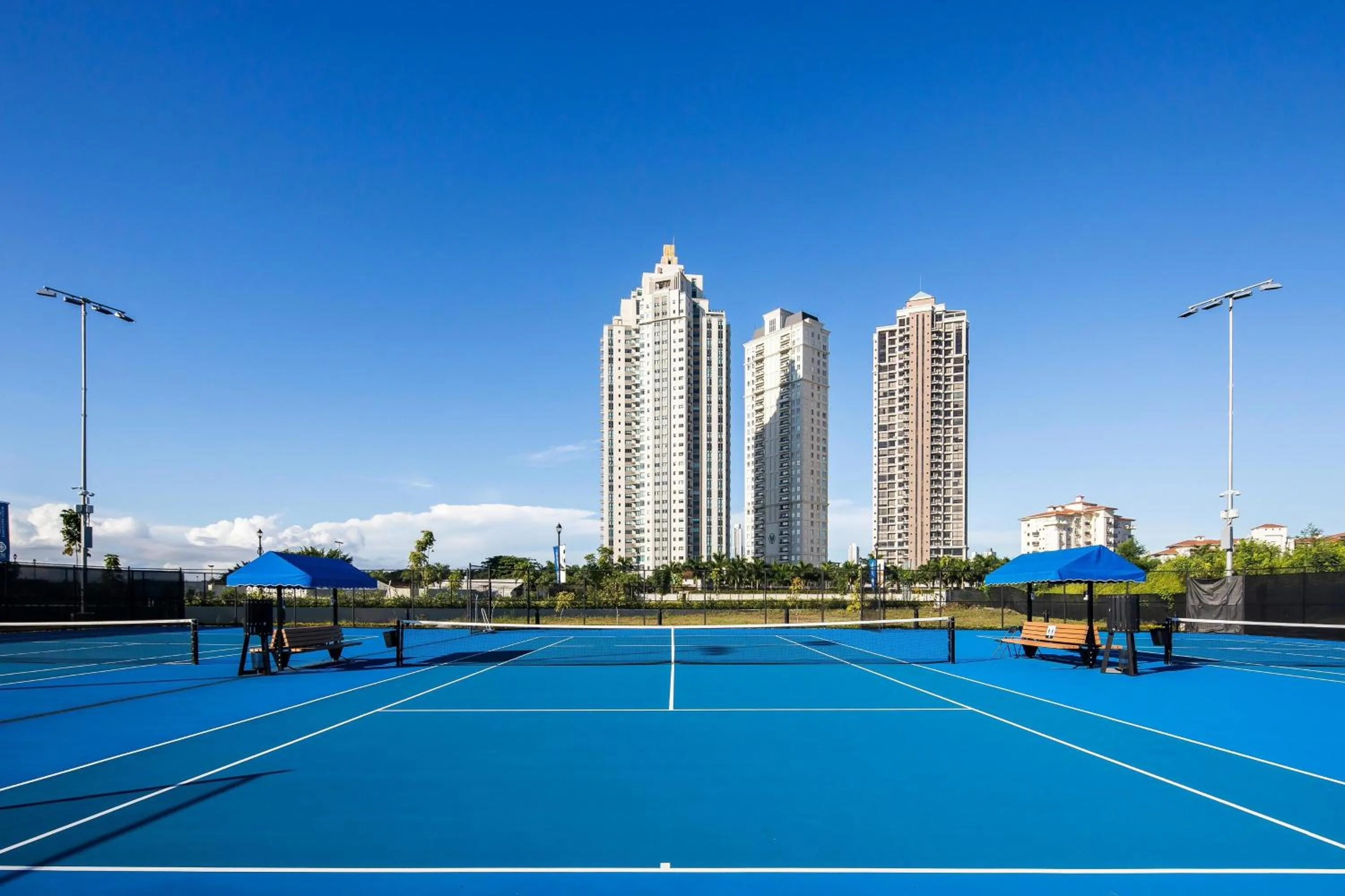 Tennis court in The Santa Maria, a Luxury Collection Hotel & Golf Resort, Panama City
