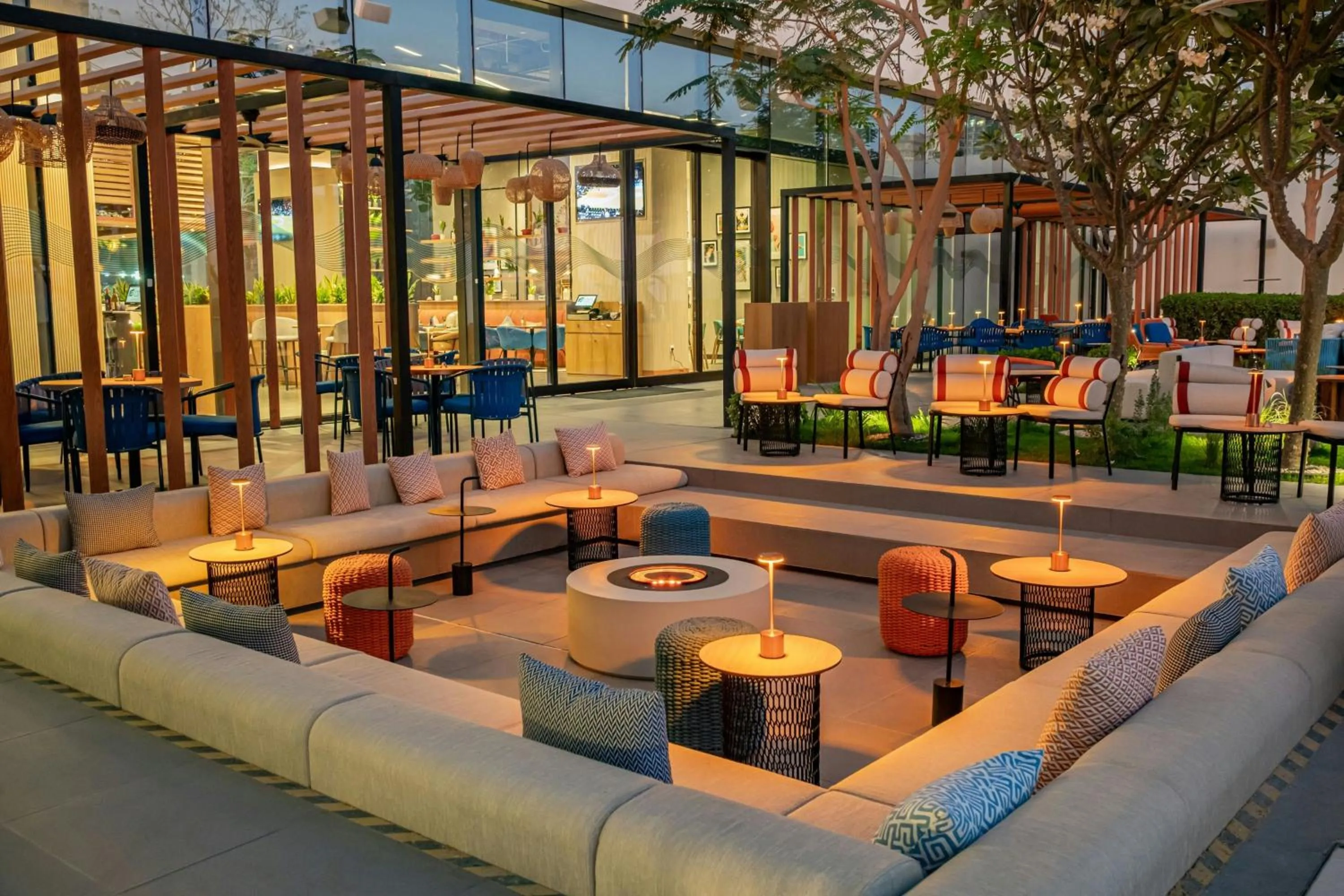 Lounge or bar in Aloft Me'aisam, Dubai